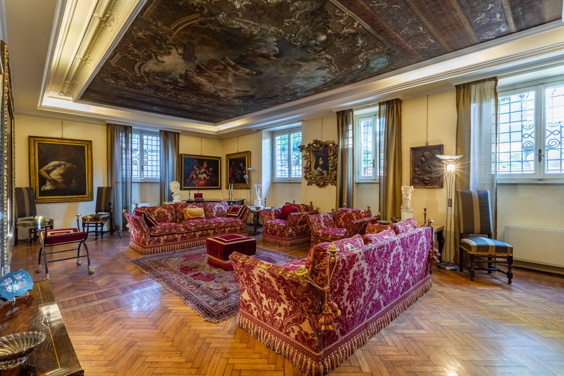 Superbe villa, unique en son genre, face  au parc de Villa Borghese - 12