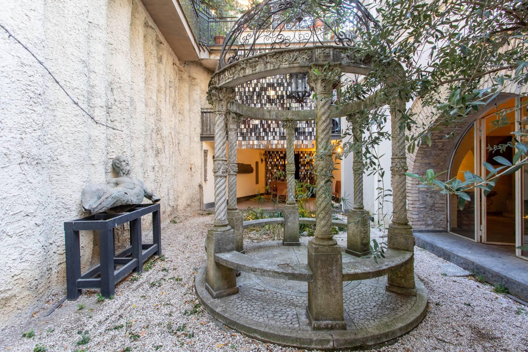 Superbe villa, unique en son genre, face  au parc de Villa Borghese - 23