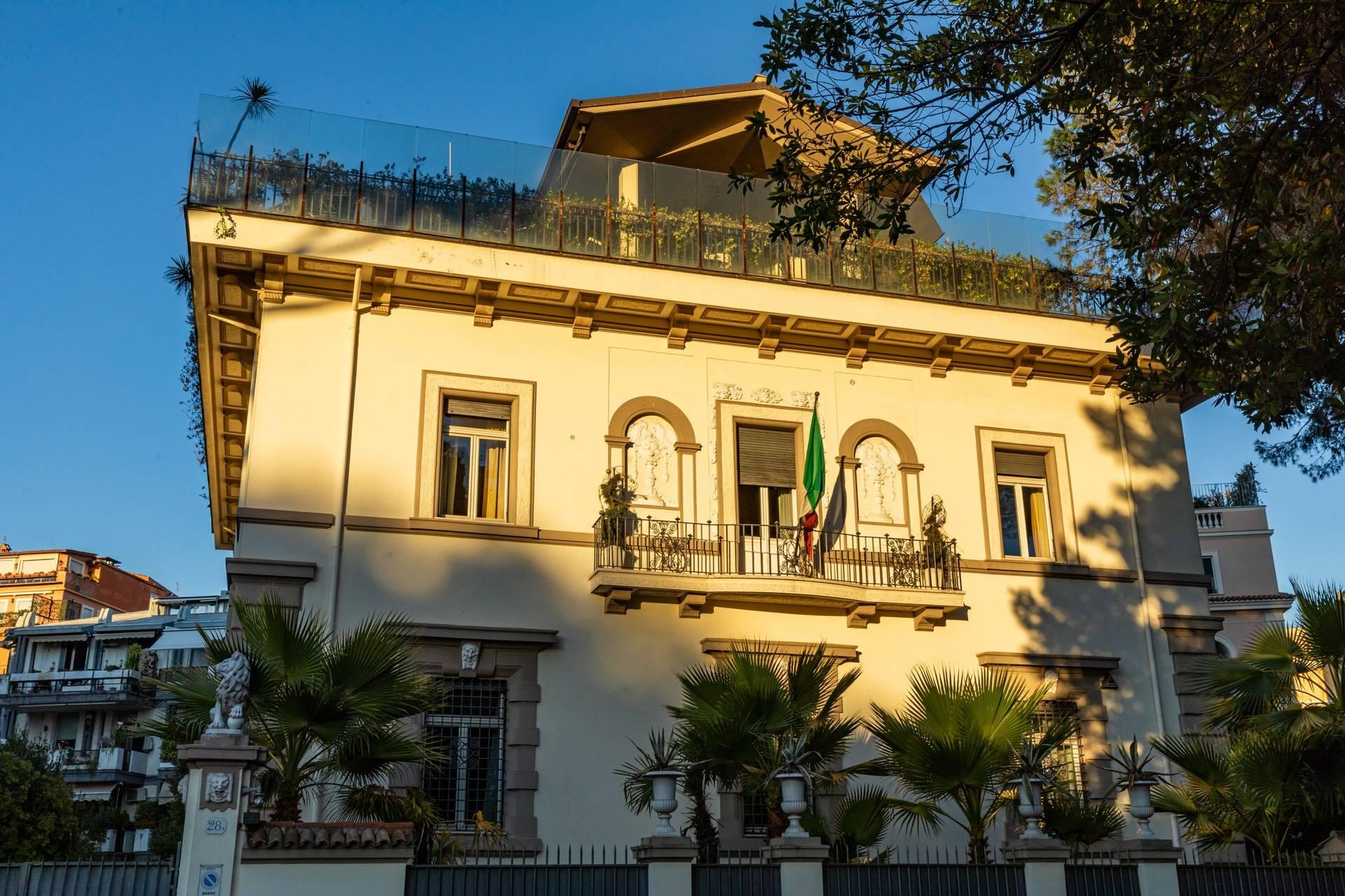 Superbe villa, unique en son genre, face  au parc de Villa Borghese - 34