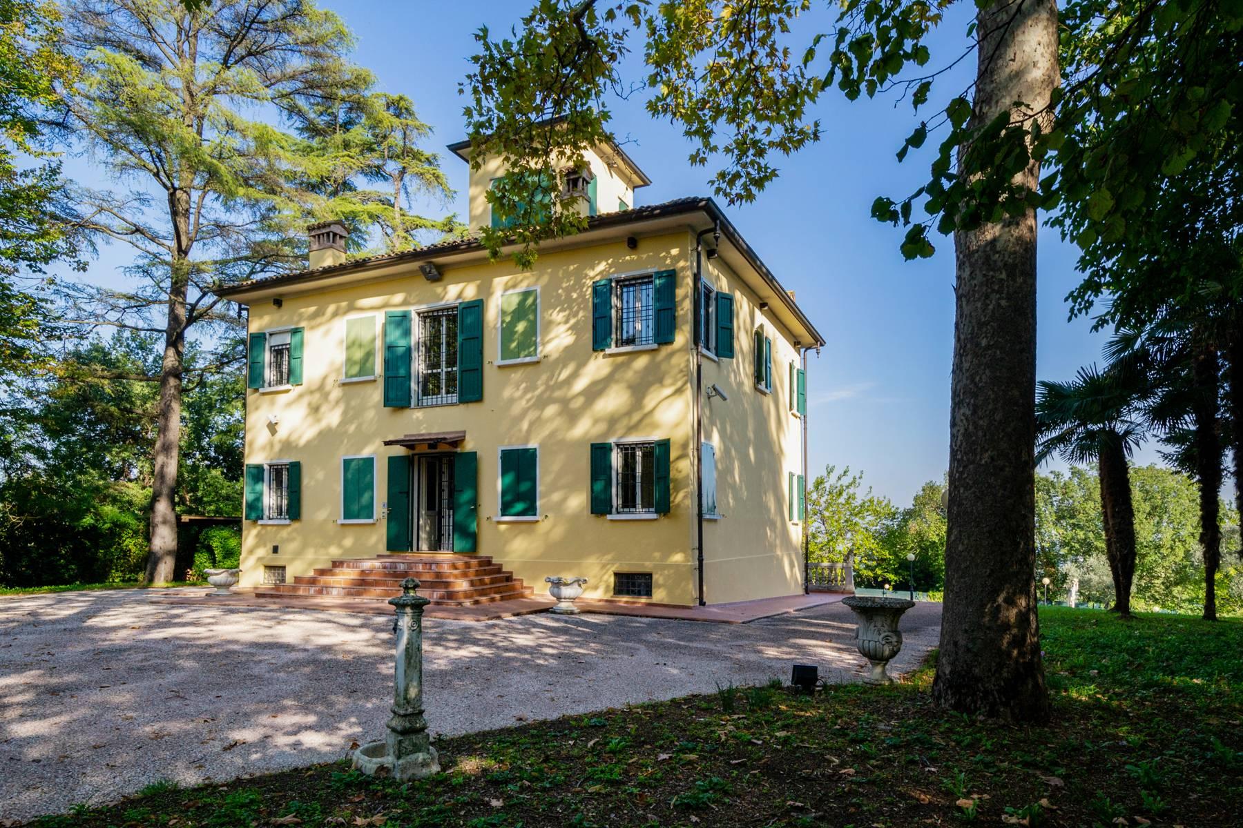 Historische Villa vom Grünen umgeben - 2