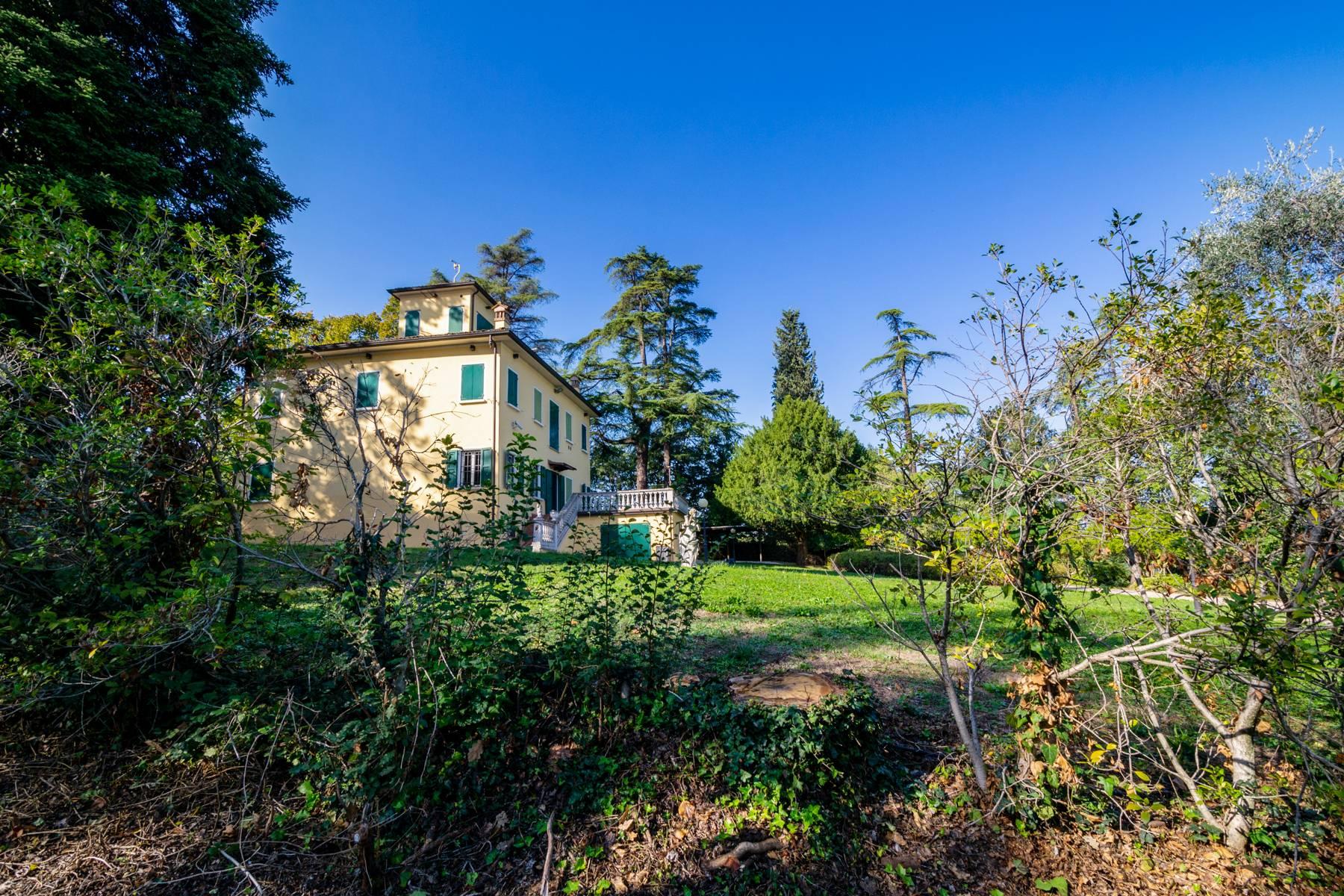 Historic villa with a magnificent garden - 22