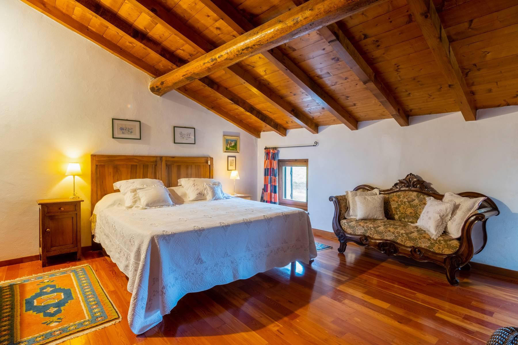 Stunning farmhouse surrounded by vineyards in the Valpolicella area - 14