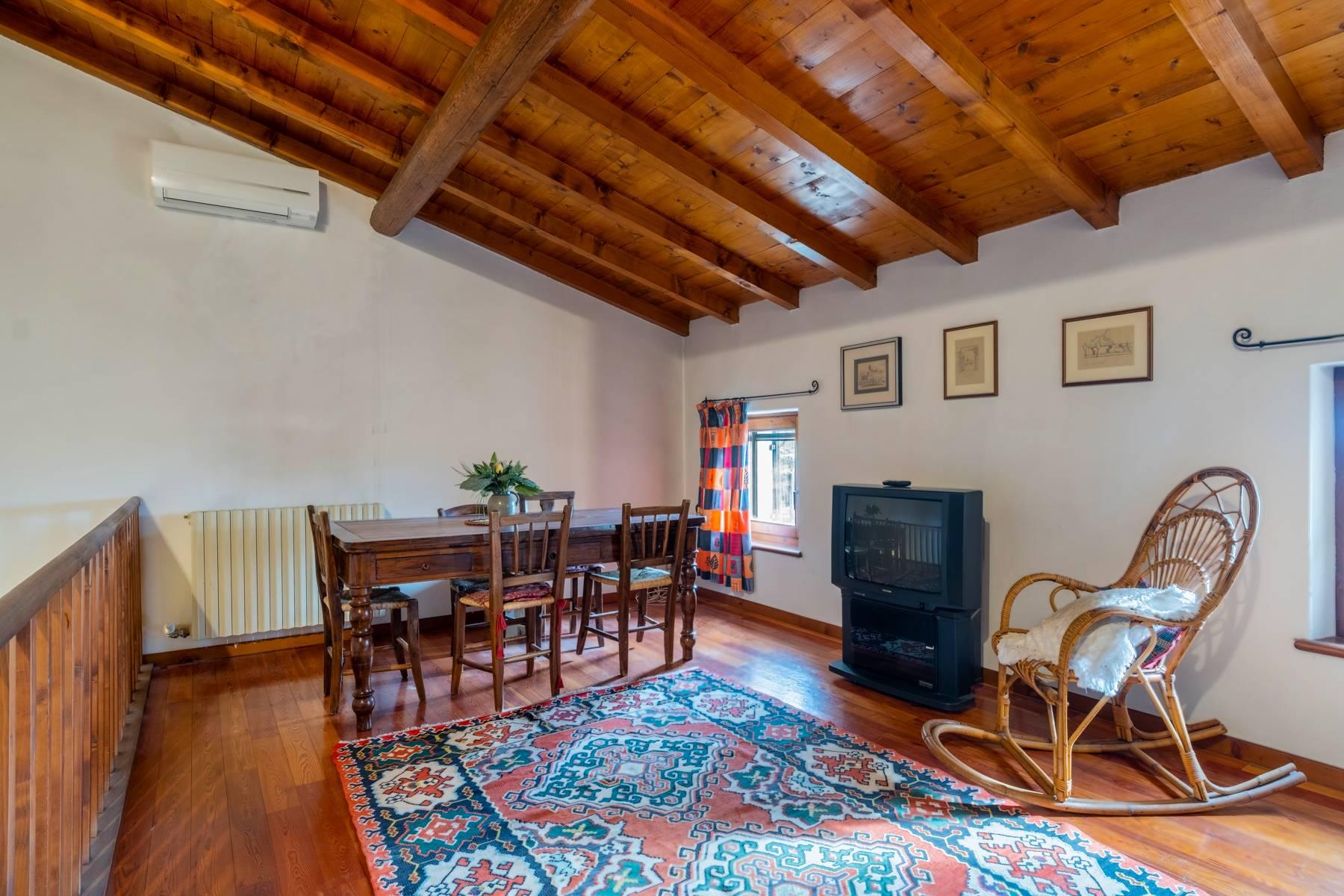 Stunning farmhouse surrounded by vineyards in the Valpolicella area - 22