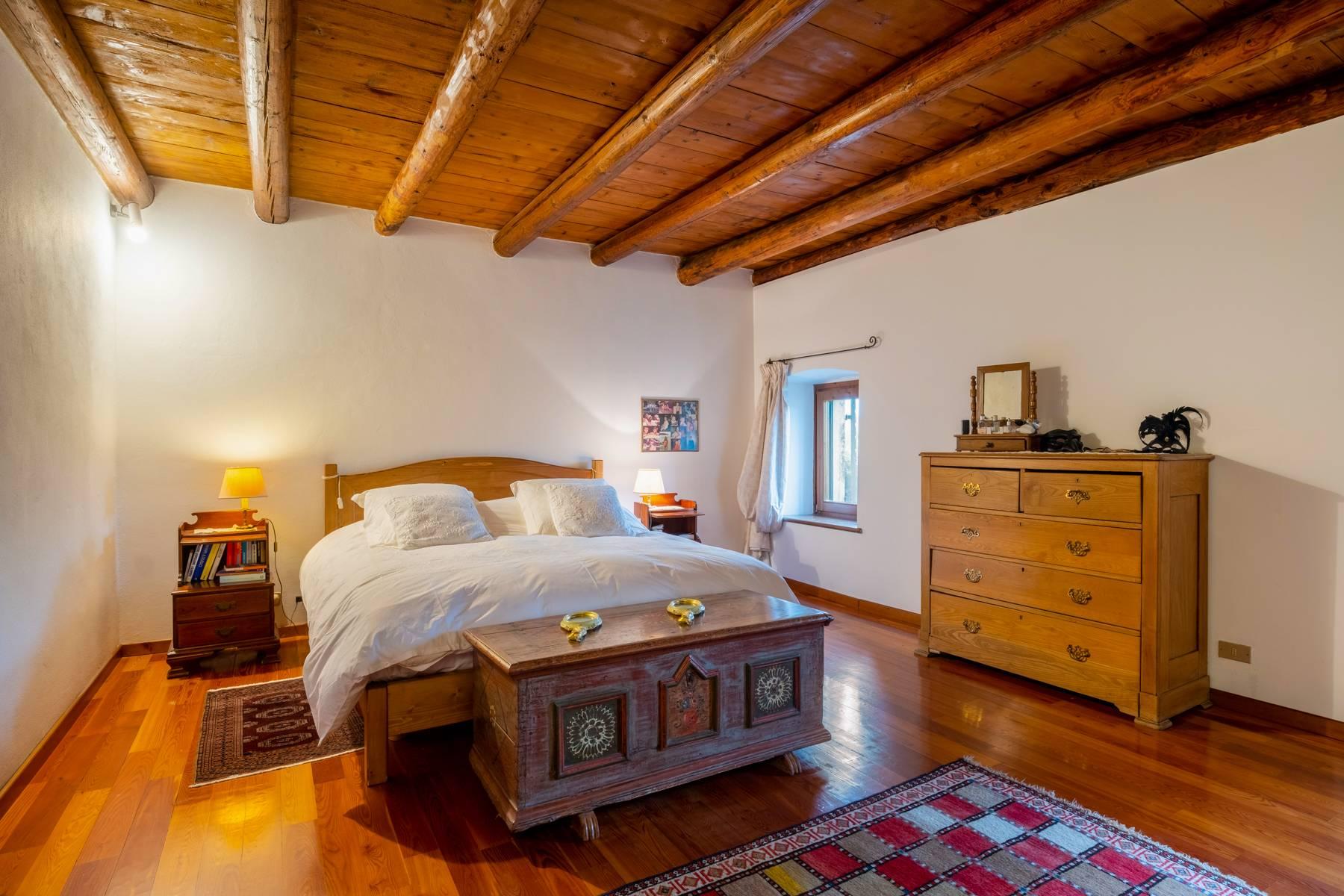Stunning farmhouse surrounded by vineyards in the Valpolicella area - 12