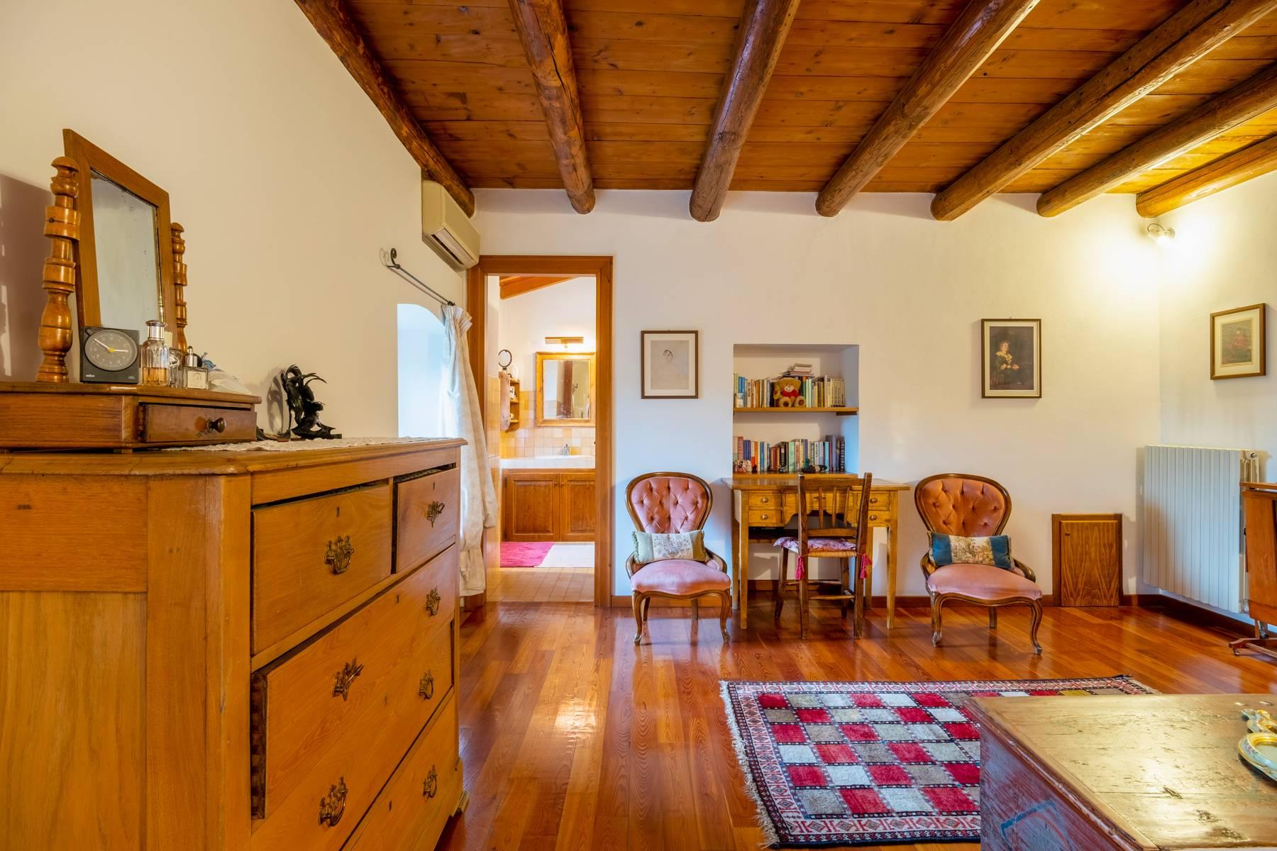 Stunning farmhouse surrounded by vineyards in the Valpolicella area - 24
