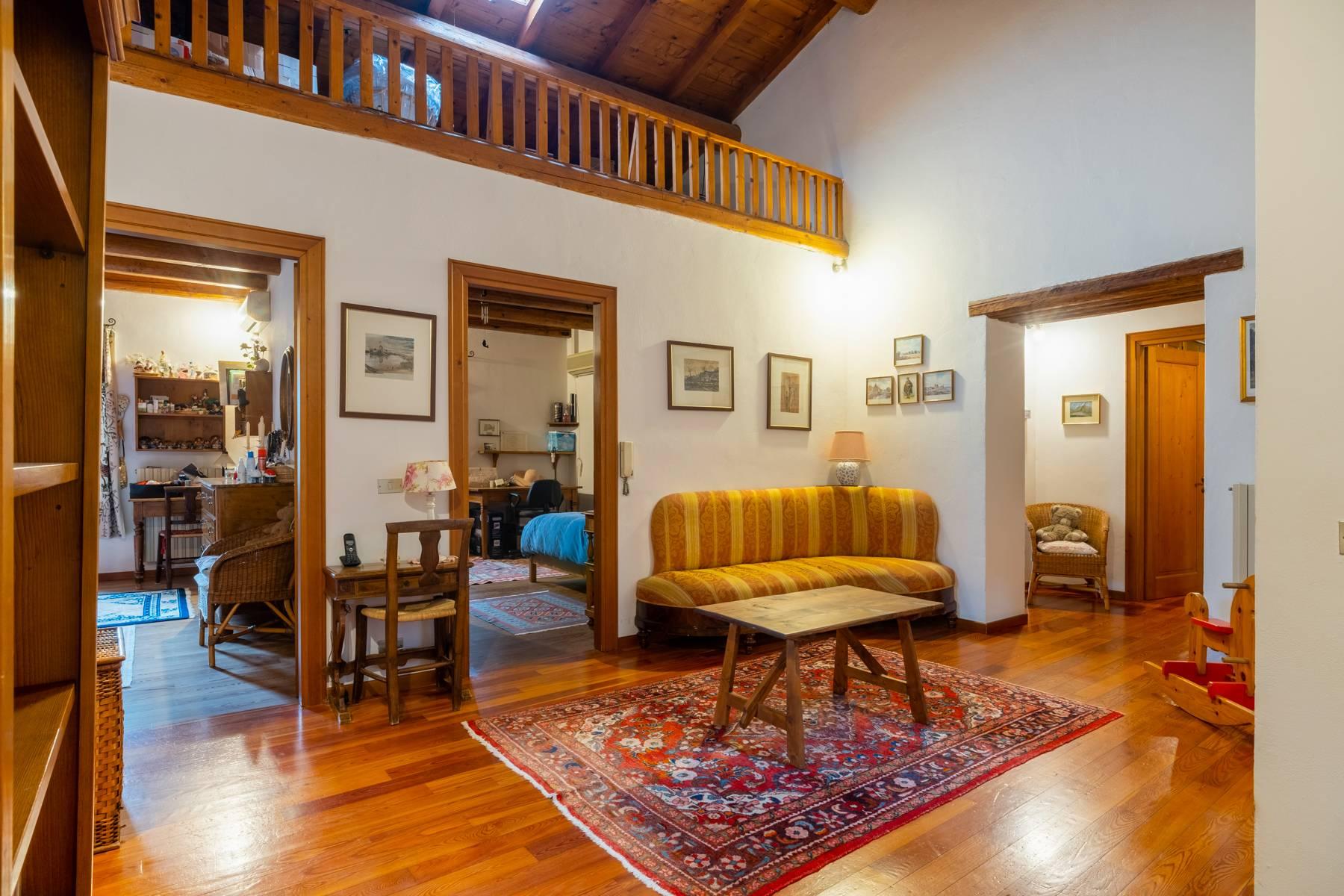 Stunning farmhouse surrounded by vineyards in the Valpolicella area - 11