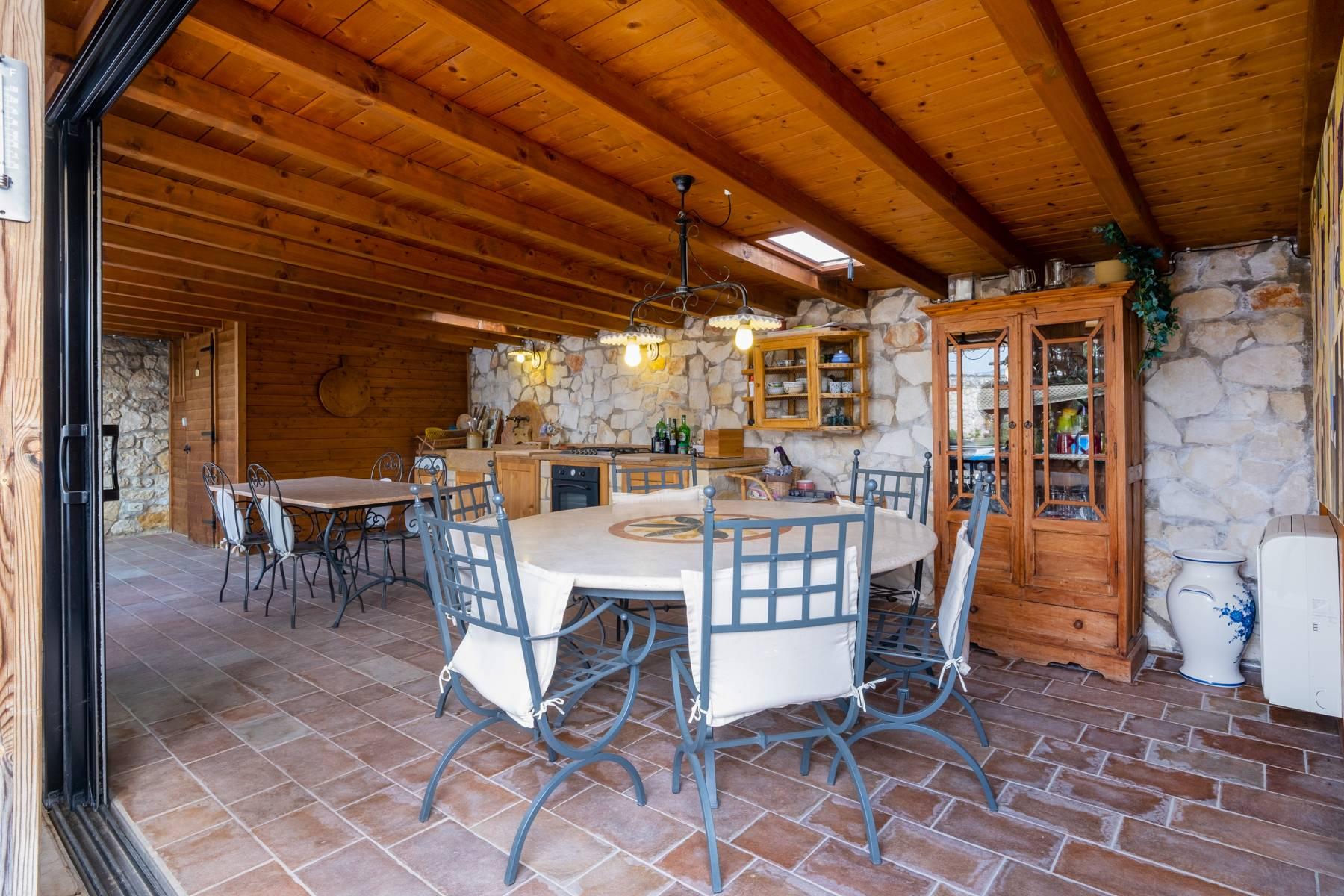 Stunning farmhouse surrounded by vineyards in the Valpolicella area - 25