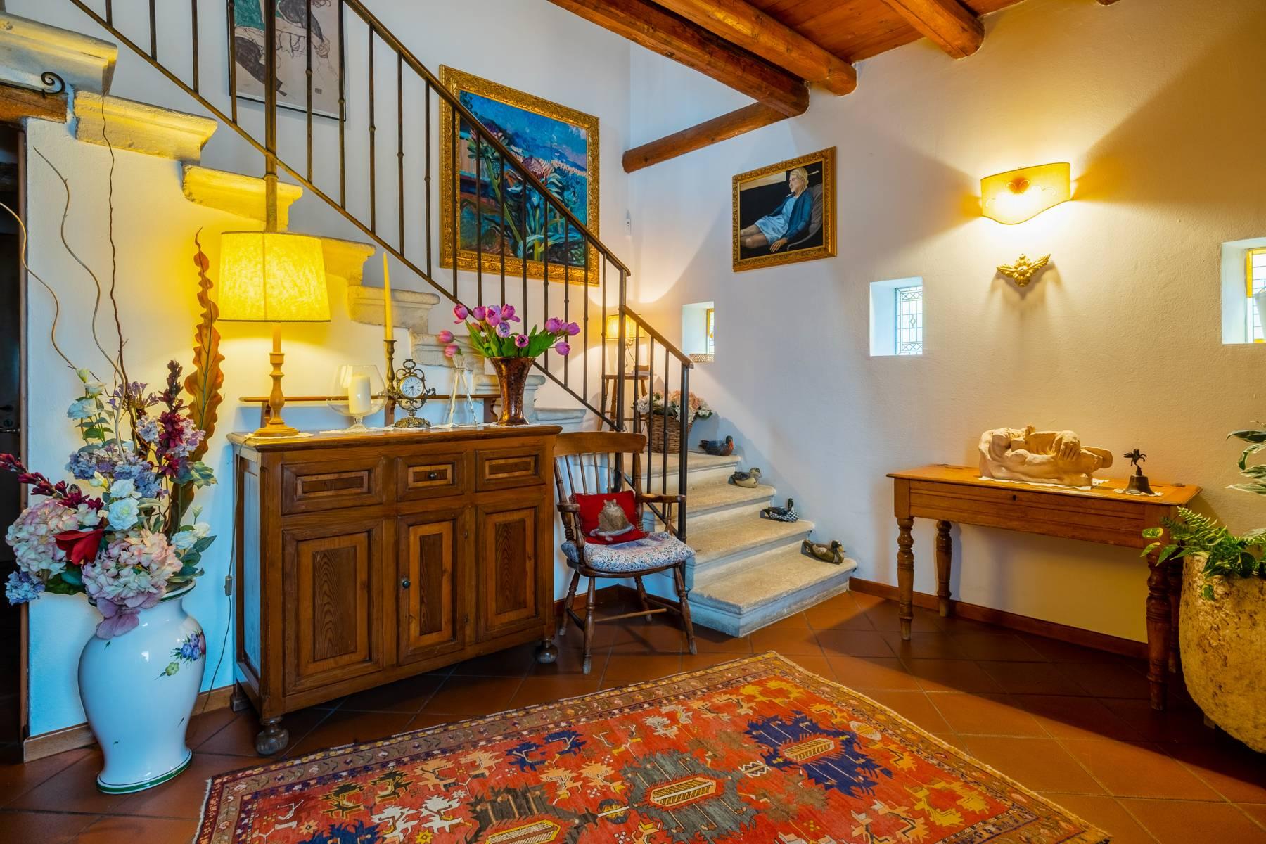 Stunning farmhouse surrounded by vineyards in the Valpolicella area - 9