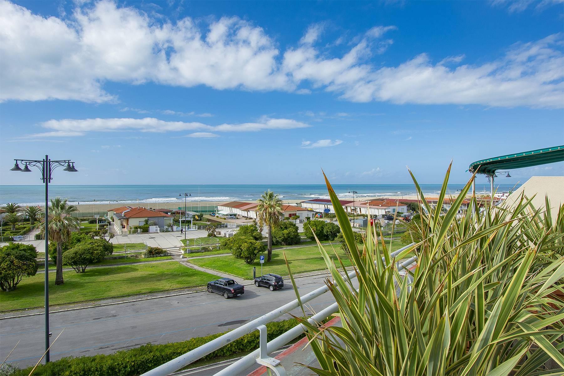 Exclusive seafront penthouse with panoramic terrace - 6