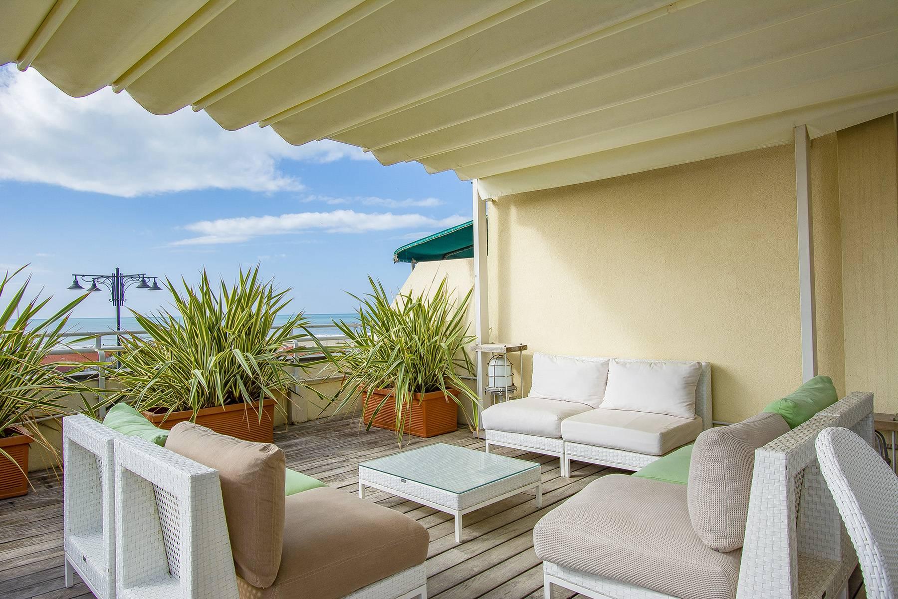 Exclusive seafront penthouse with panoramic terrace - 13