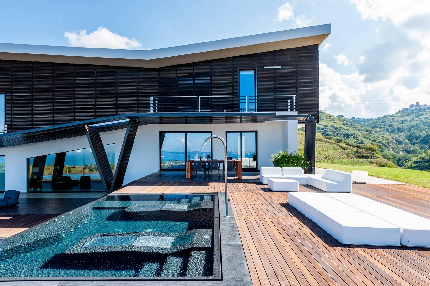 Sofisticata villa di design con piscina e vista mare - 10