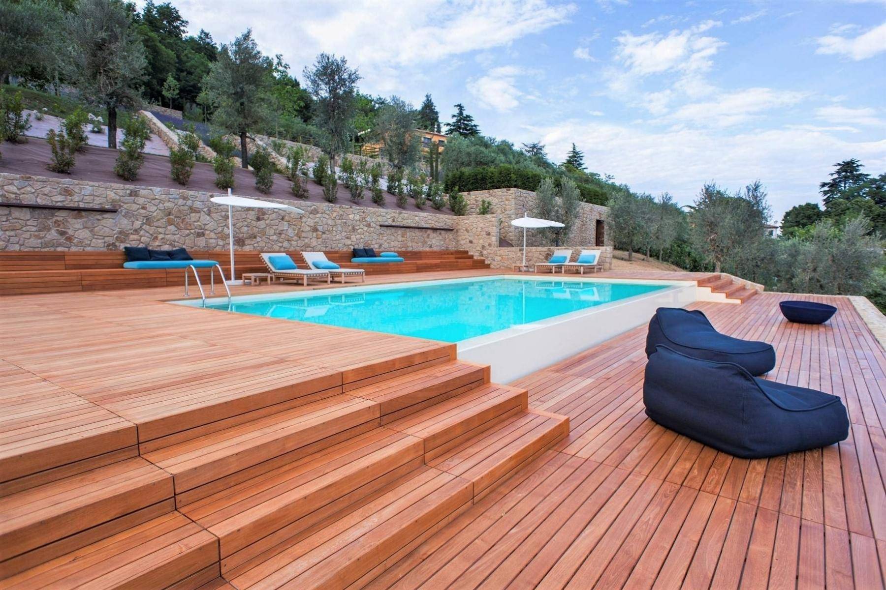 Villa moderna in collina con piscina, eliporto, maneggio e lodge - 9