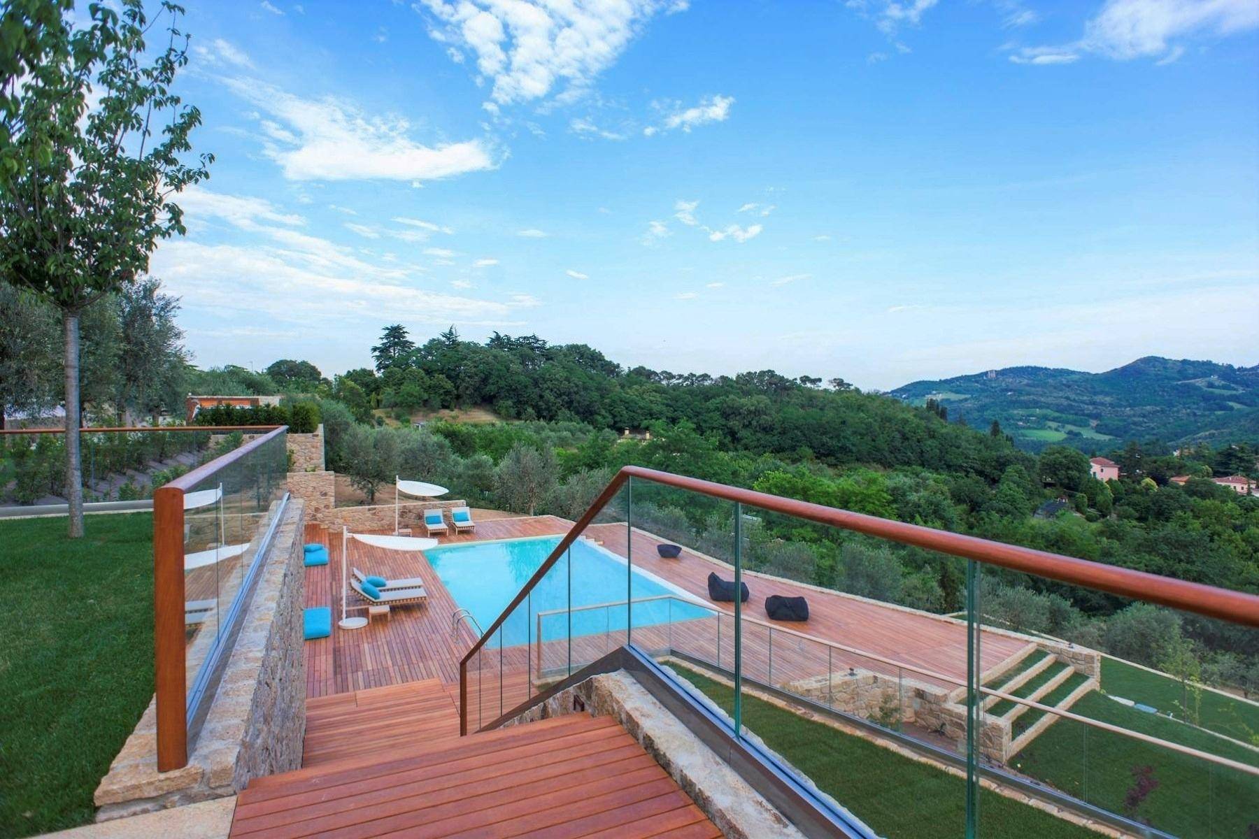 Villa moderna in collina con piscina, eliporto, maneggio e lodge - 10
