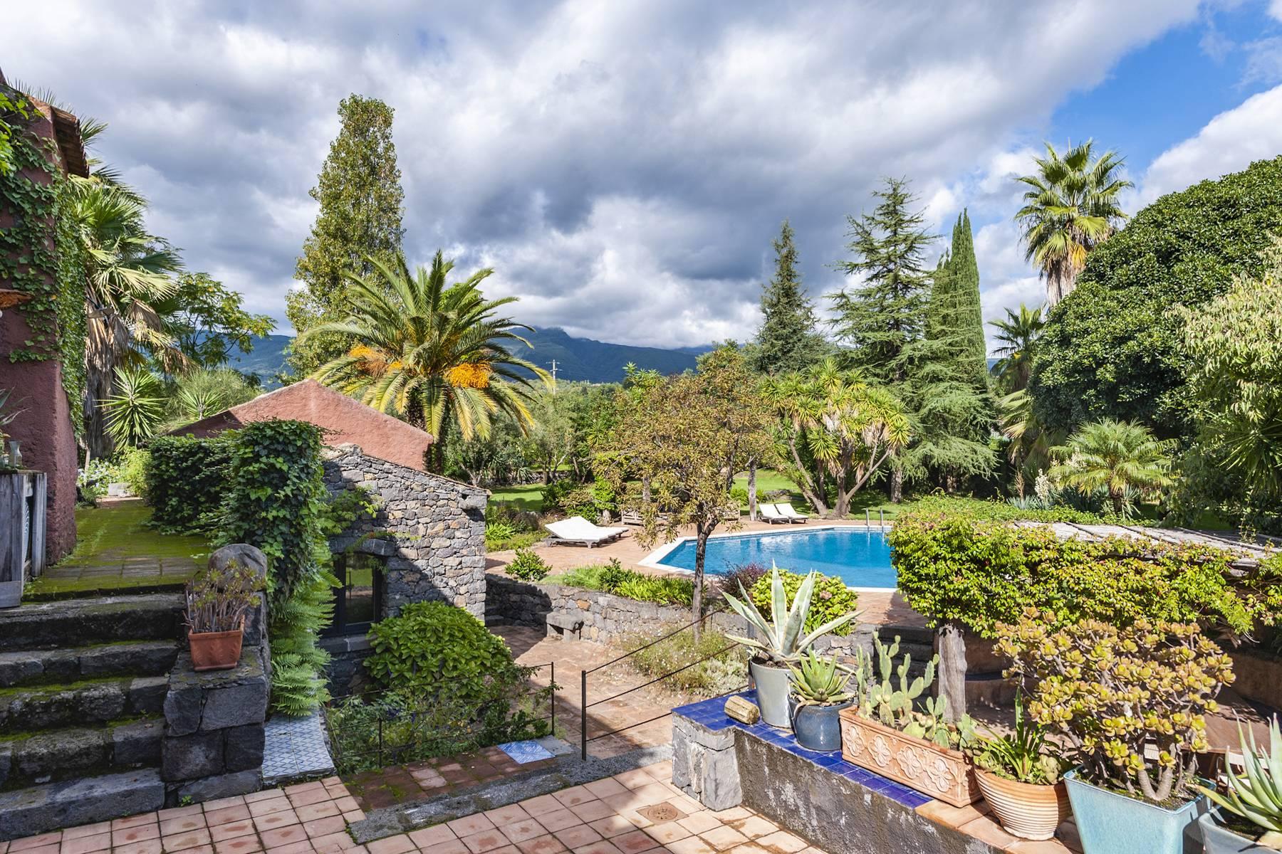 Prestigious residence with swimming pool on the slopes of Etna overlooking the Ionian Sea and the volcano - 36
