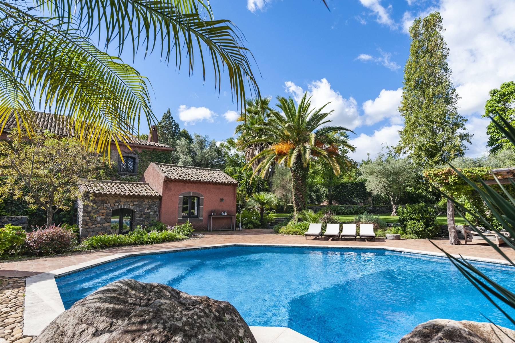 Prestigious residence with swimming pool on the slopes of Etna overlooking the Ionian Sea and the volcano - 41