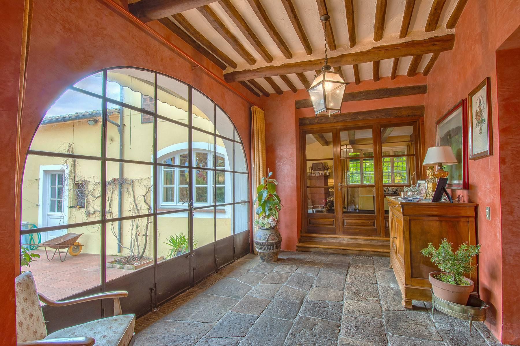 Beautiful Tuscan-style villa in an exclusive and prestigious context - 3