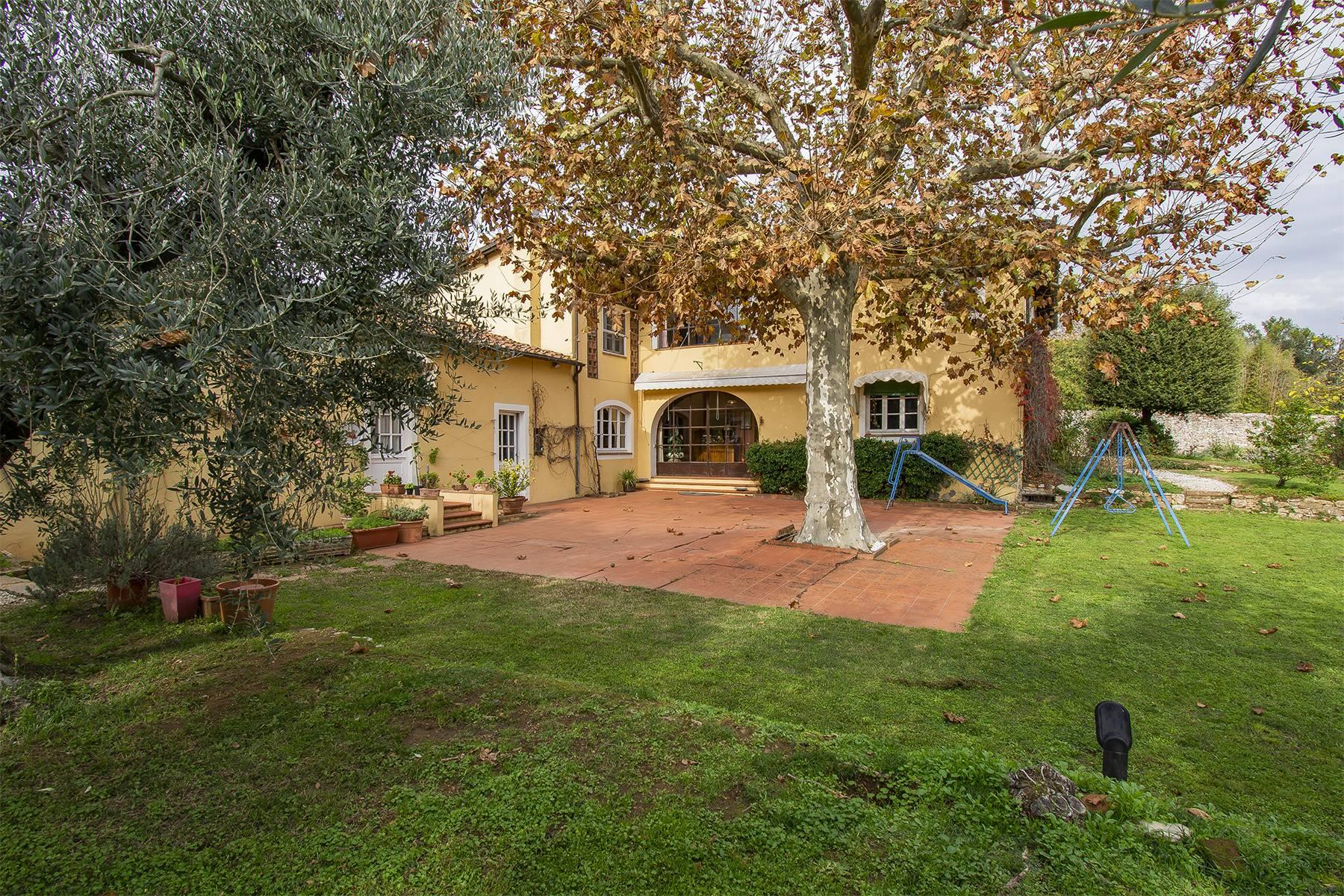 Beautiful Tuscan-style villa in an exclusive and prestigious context - 2