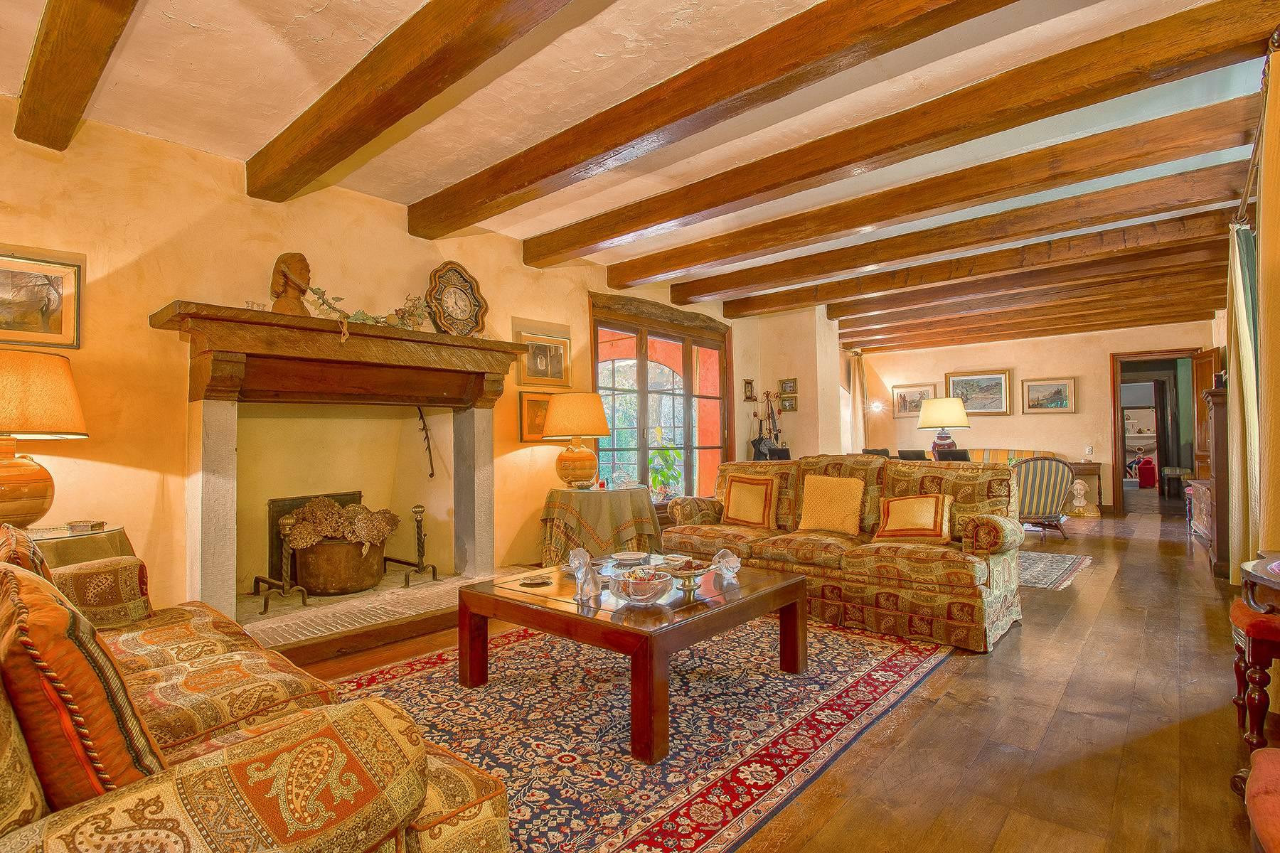 Beautiful Tuscan-style villa in an exclusive and prestigious context - 1
