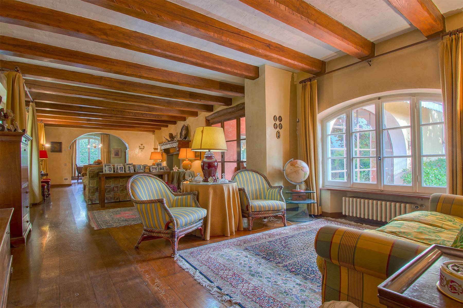 Beautiful Tuscan-style villa in an exclusive and prestigious context - 8