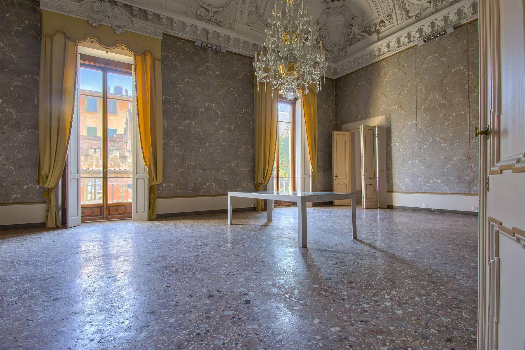Majestic historic 500sqm office space in prime location in Florence - 1