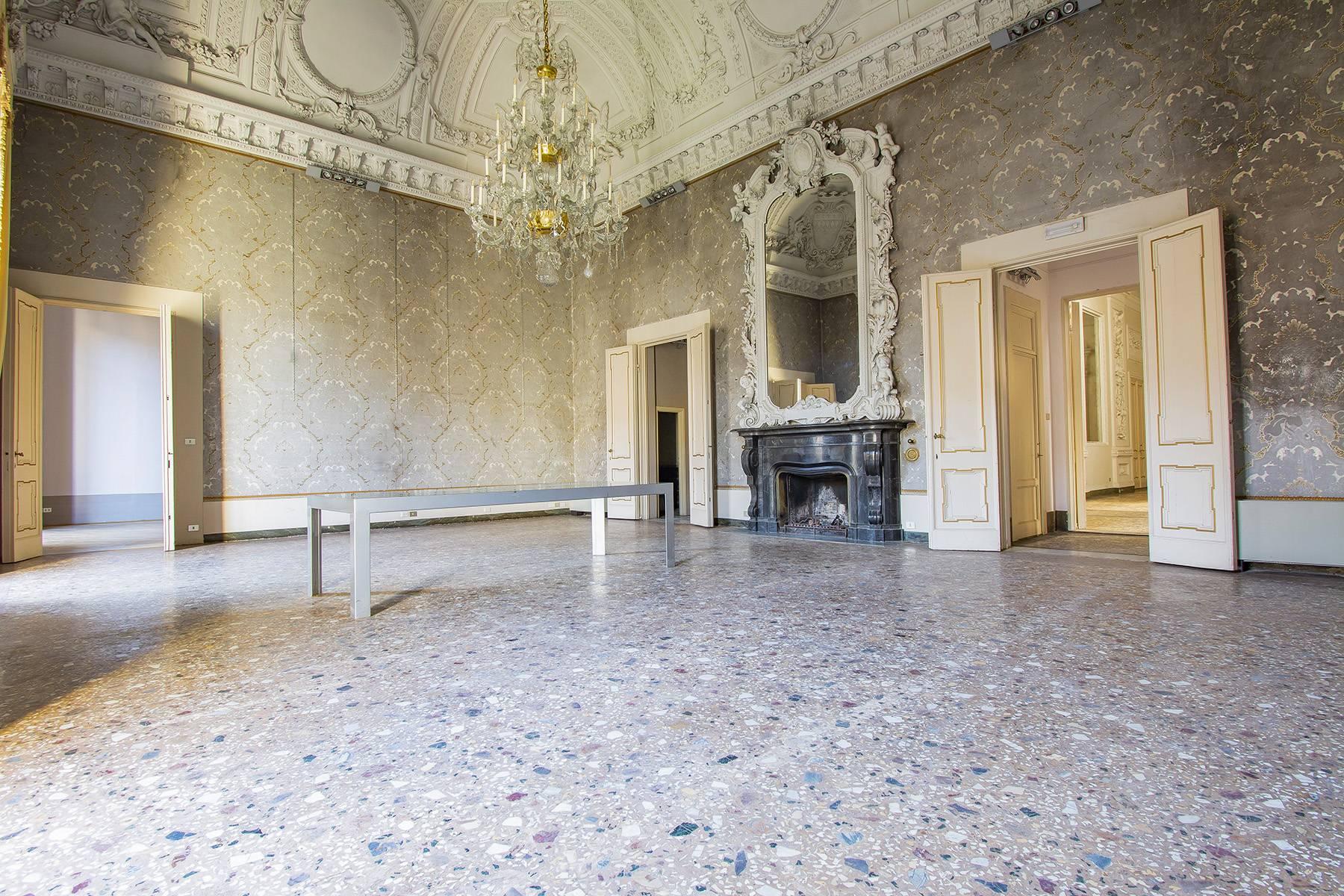 Majestic historic 500sqm office space in prime location in Florence - 2