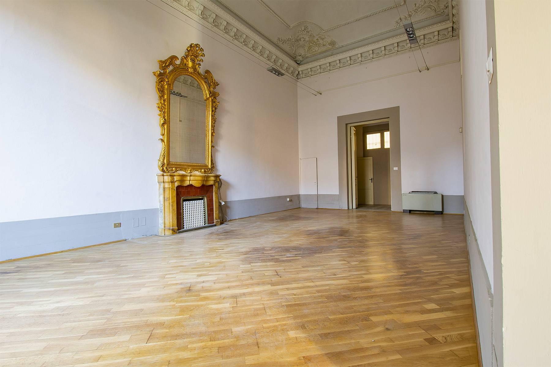 Majestic historic 500sqm office space in prime location in Florence - 14