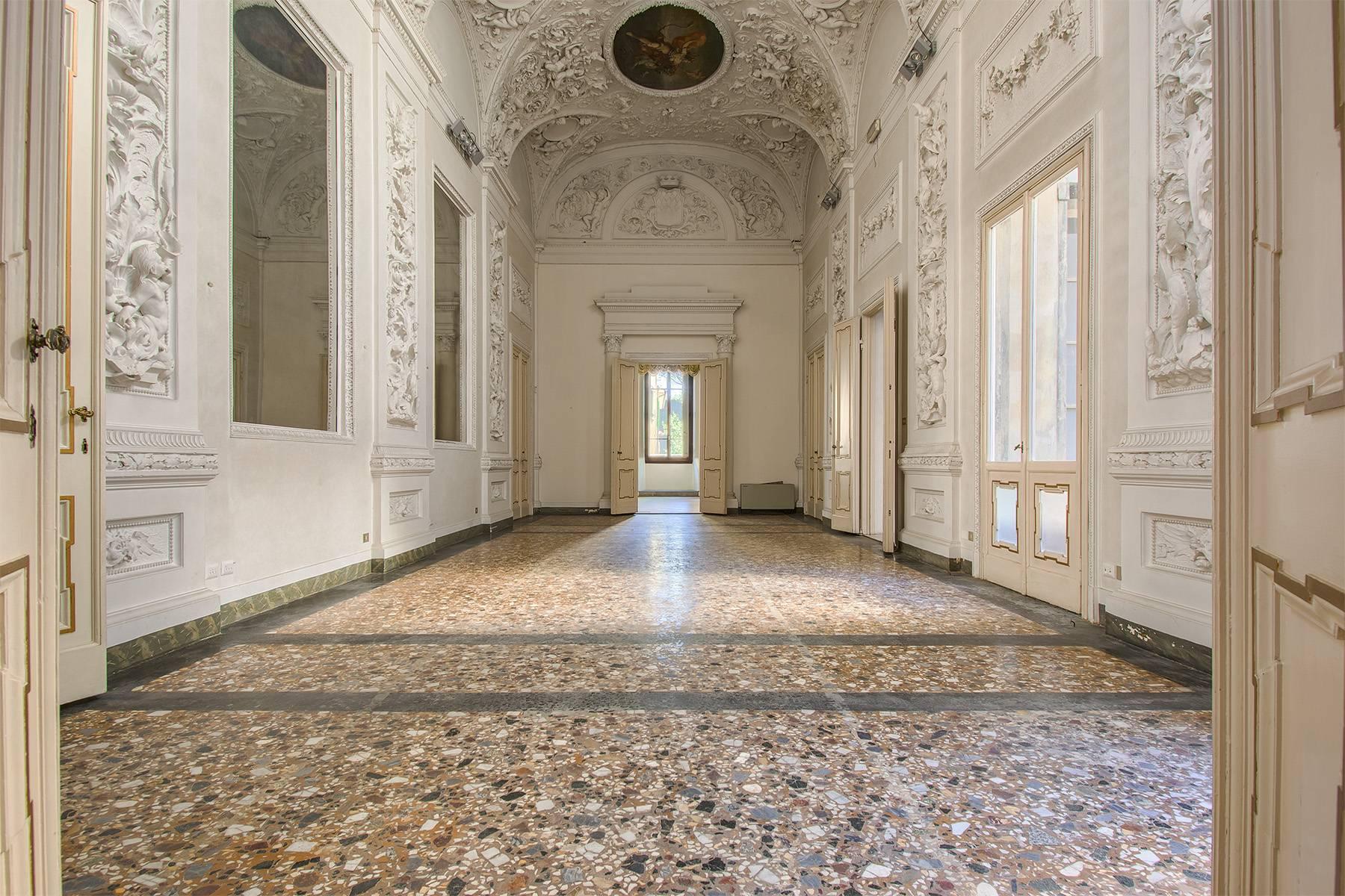Majestic historic 500sqm office space in prime location in Florence - 3