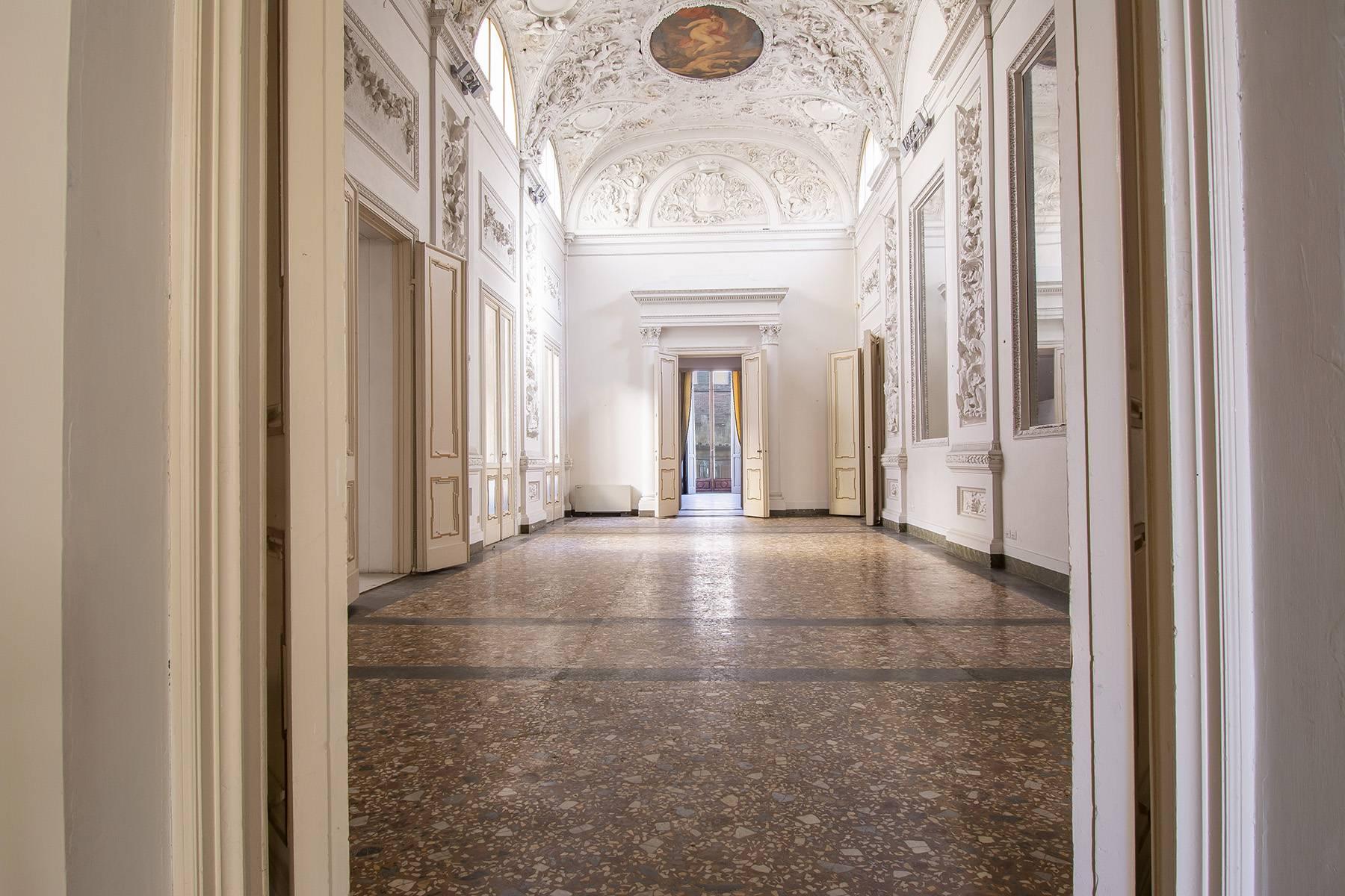 Majestic historic 500sqm office space in prime location in Florence - 9