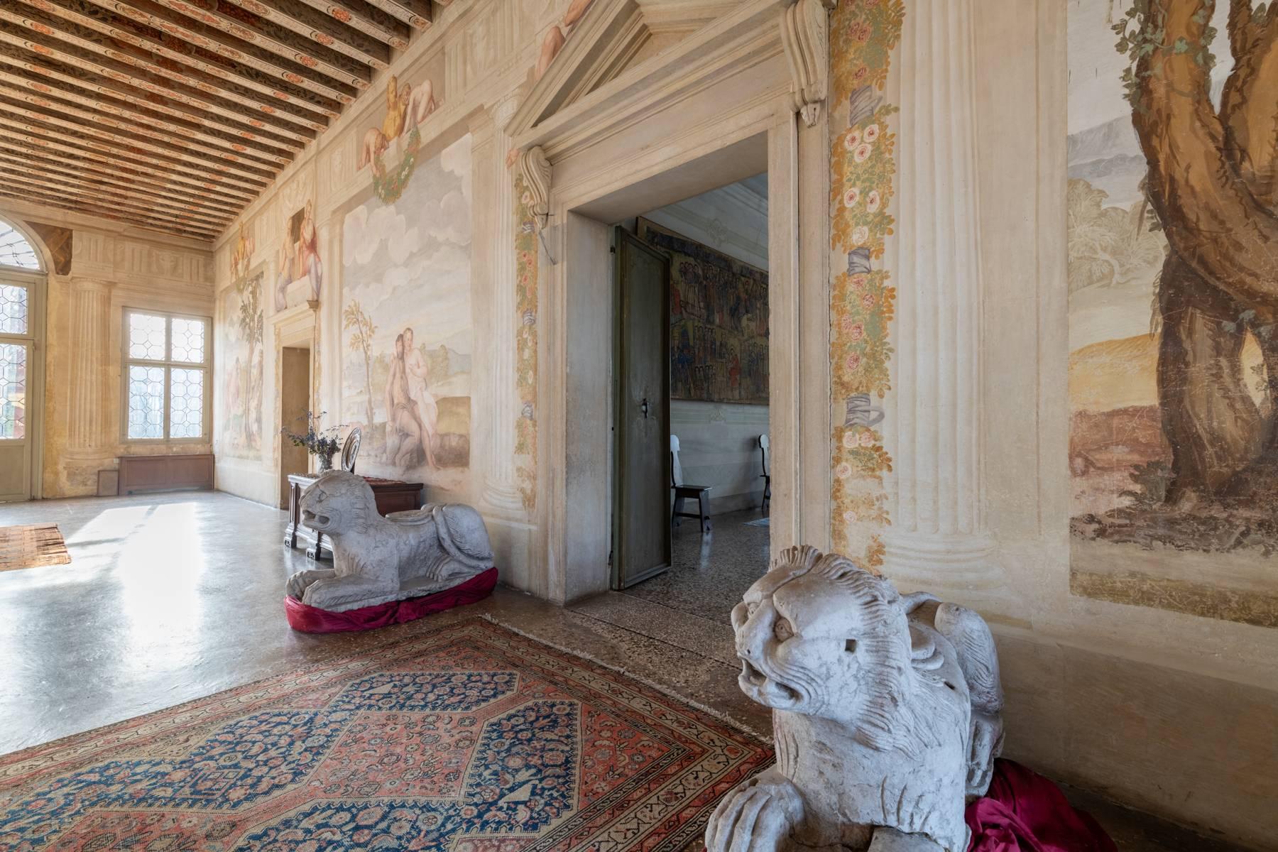 Venetian Renaissance Villa with frescoes and tower, barchessa and outbuildings - 6