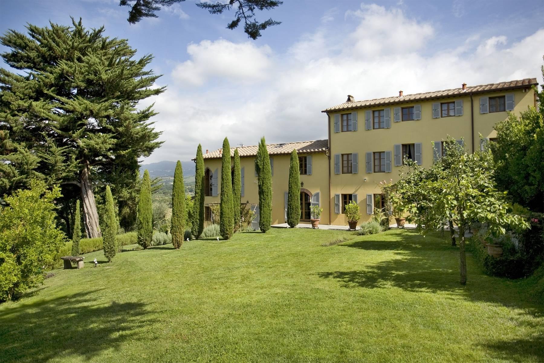 Renommierte Villa mit Olivenhain und Weinberg auf den Hügeln von Lucca - 1