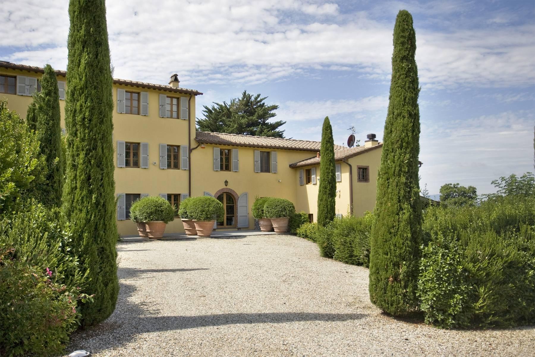 Renommierte Villa mit Olivenhain und Weinberg auf den Hügeln von Lucca - 3