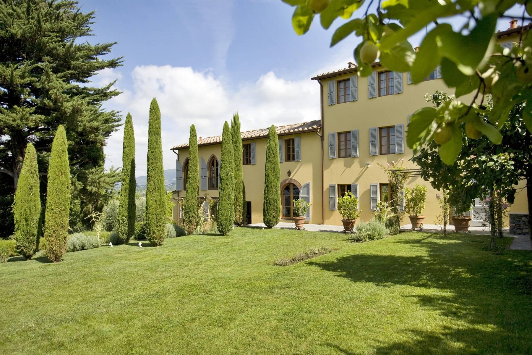 Renommierte Villa mit Olivenhain und Weinberg auf den Hügeln von Lucca - 25