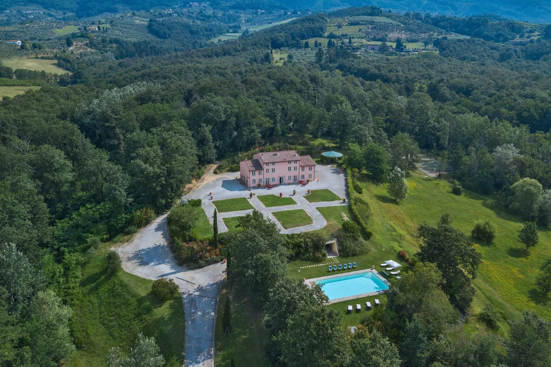 Elegant estate with private park and lake - 1