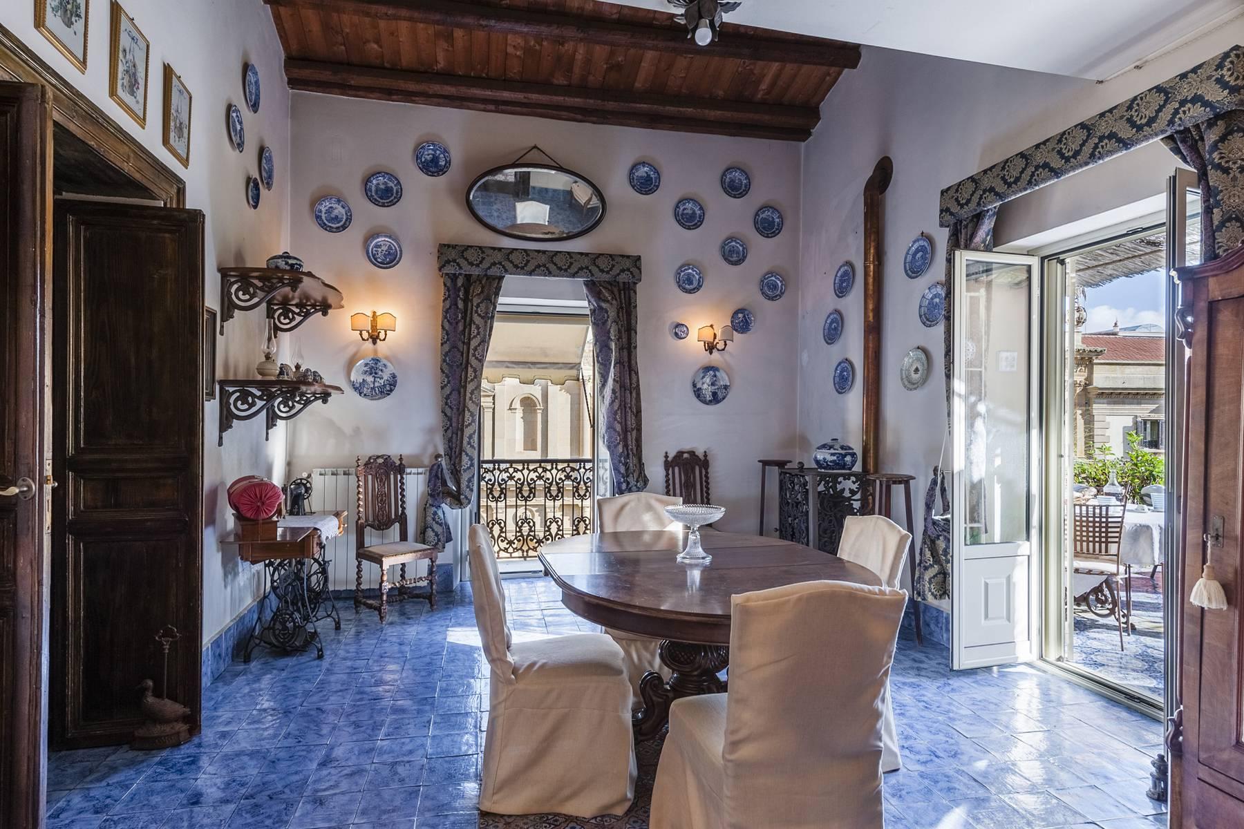 Elegant apartment in Palazzo Amari - 2