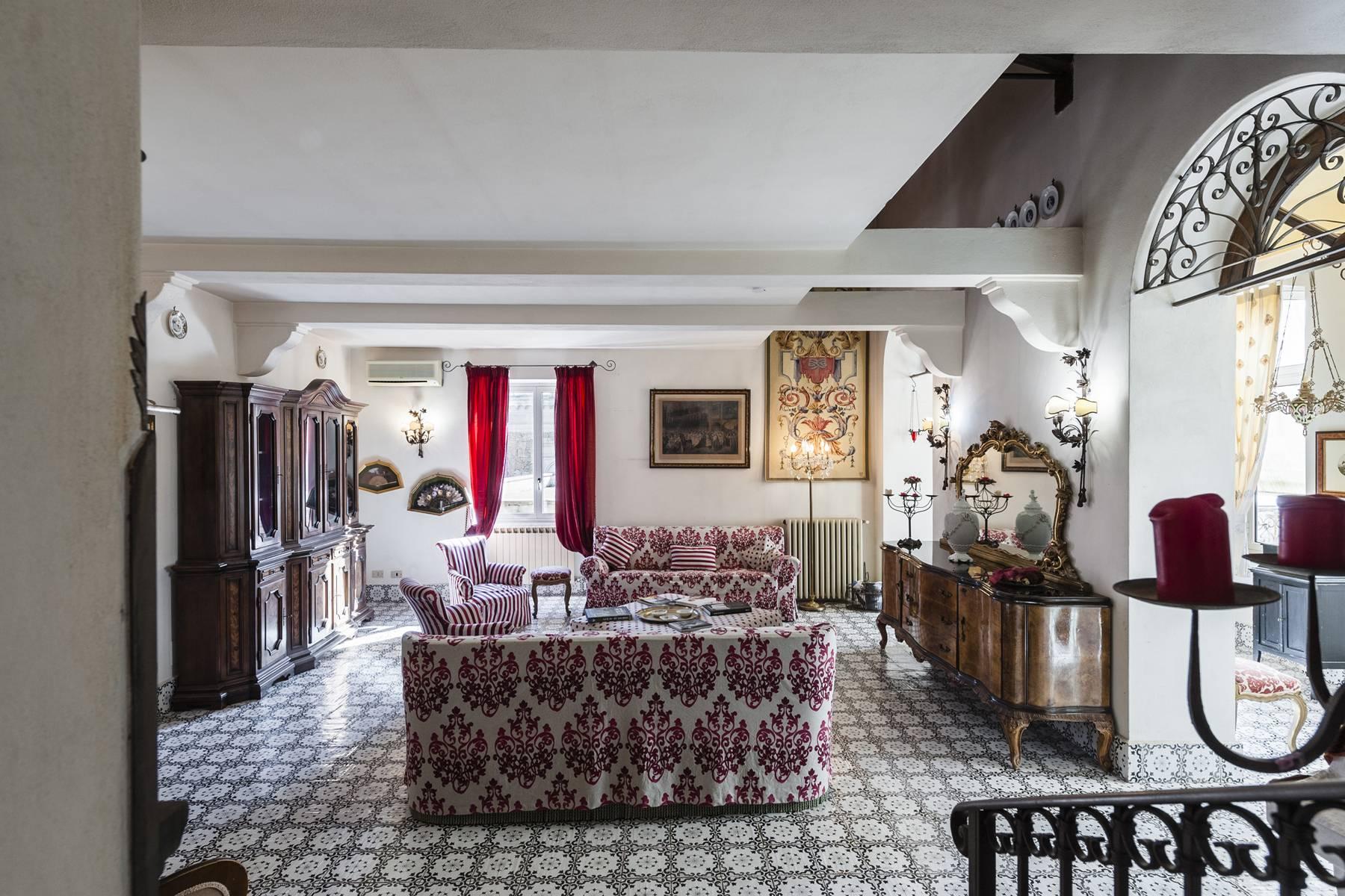 Elegant apartment in Palazzo Amari - 24