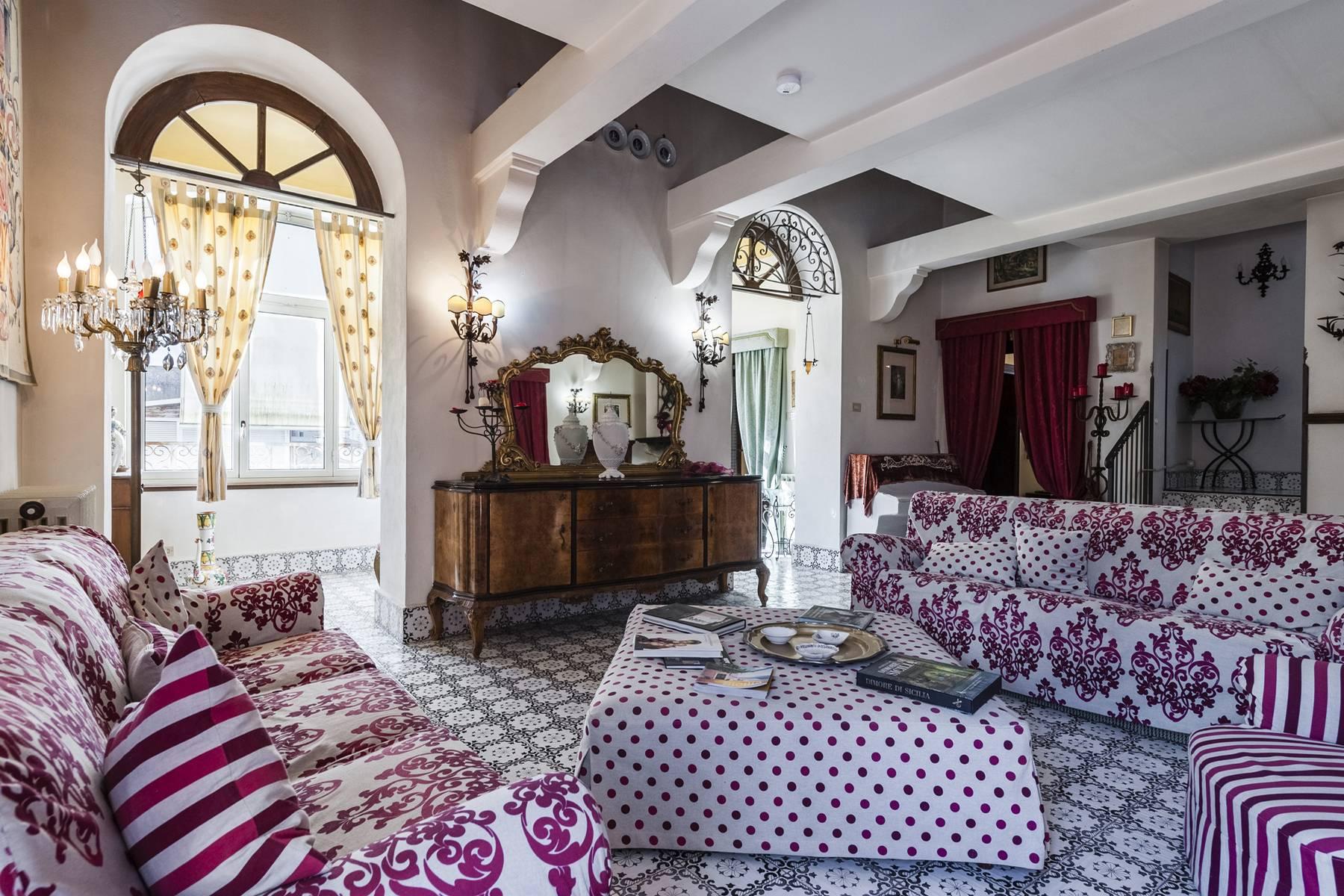Elegant apartment in Palazzo Amari - 4