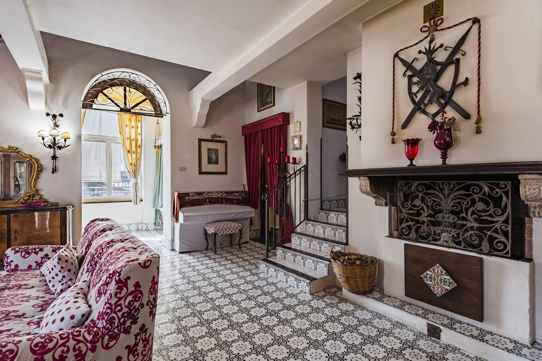 Elegant apartment in Palazzo Amari - 8