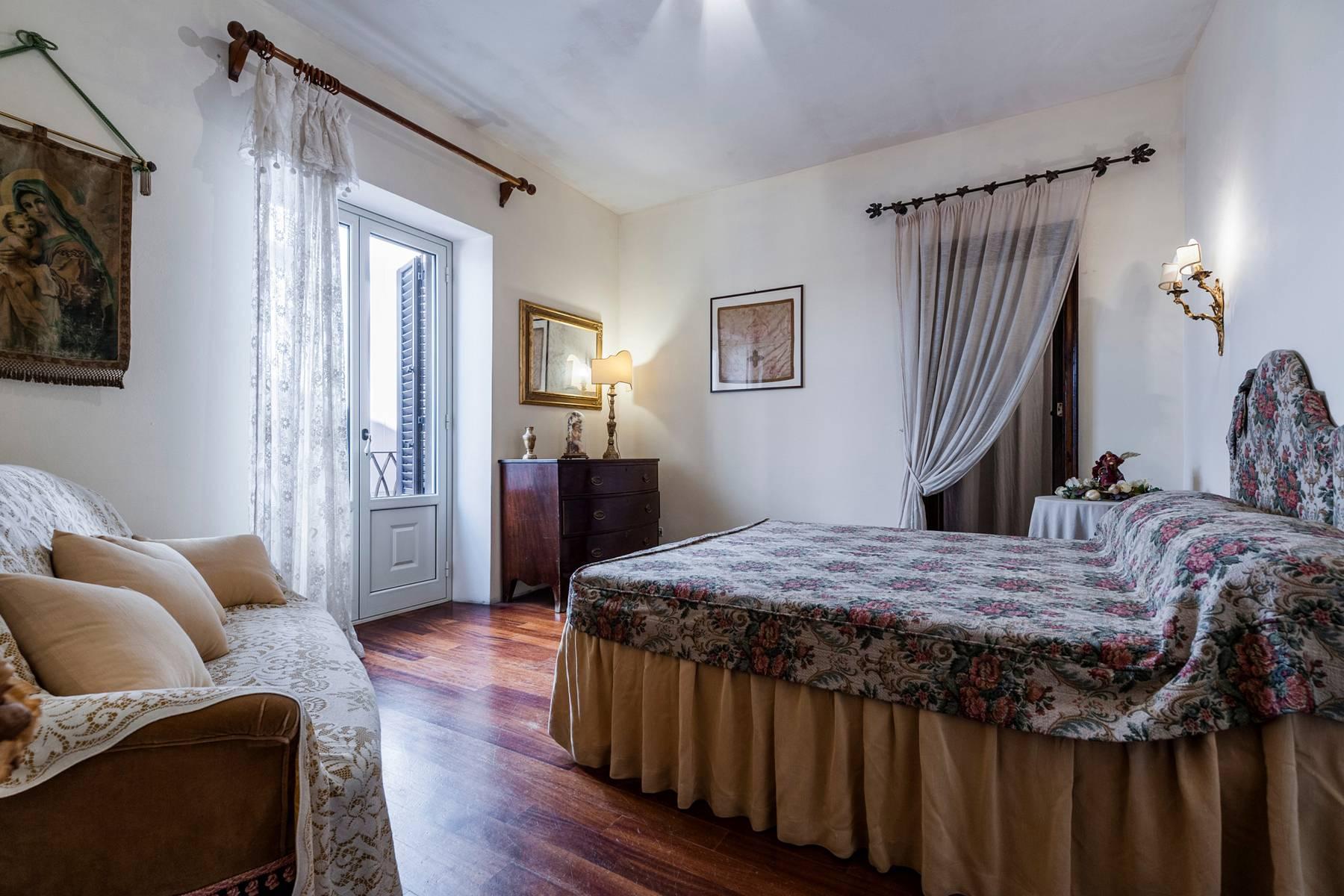 Elegant apartment in Palazzo Amari - 10