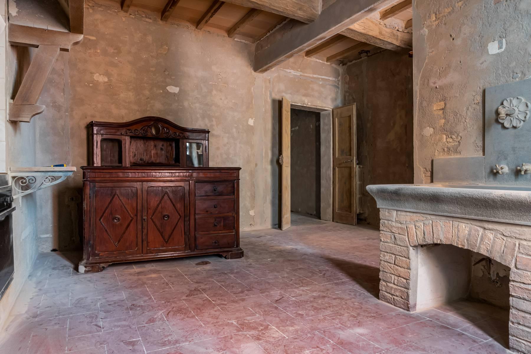 Historic residence dating back to the XVI Century, restored to the rough. - 1