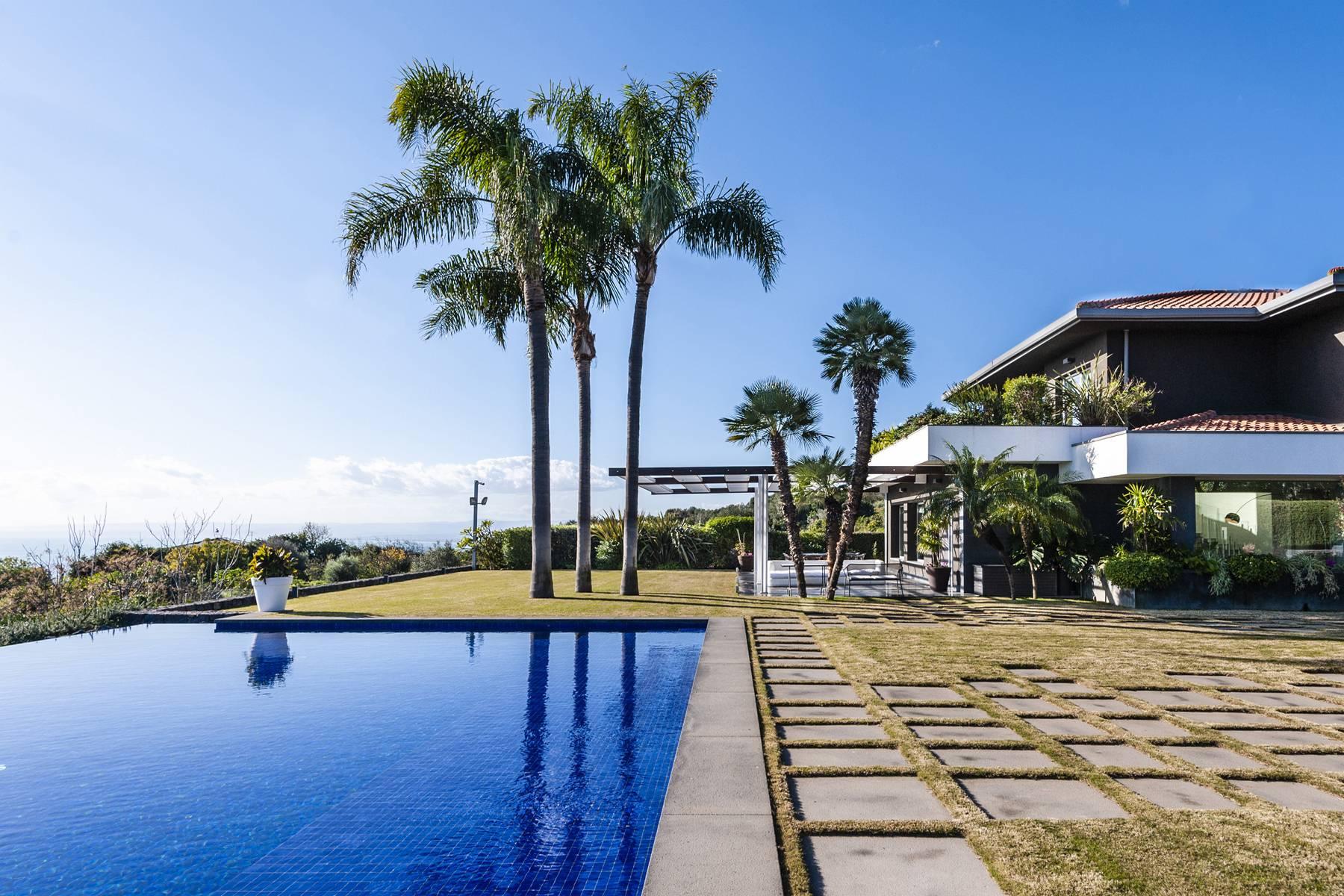 Repräsentative Villa mit Swimmingpool und Blick auf den Golf von Catania - 16