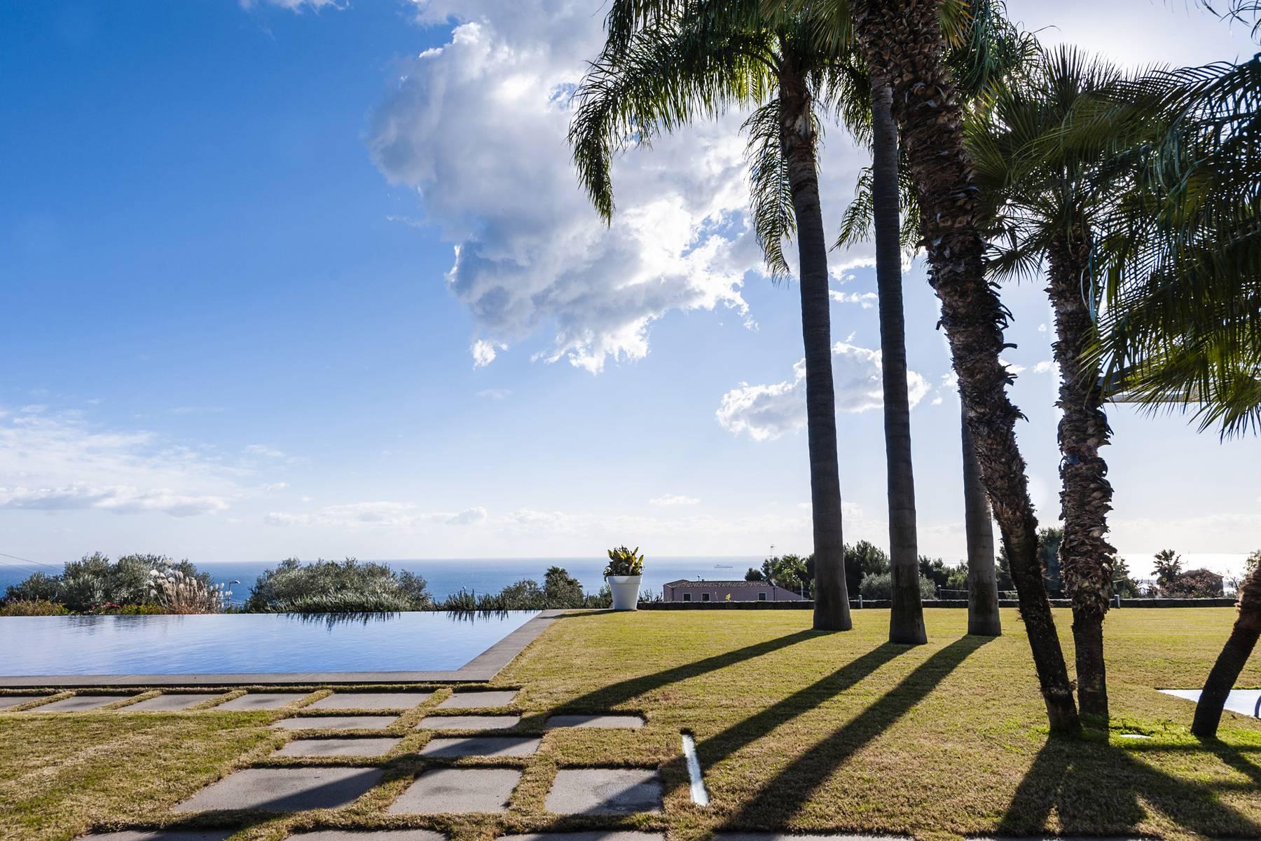 Repräsentative Villa mit Swimmingpool und Blick auf den Golf von Catania - 19