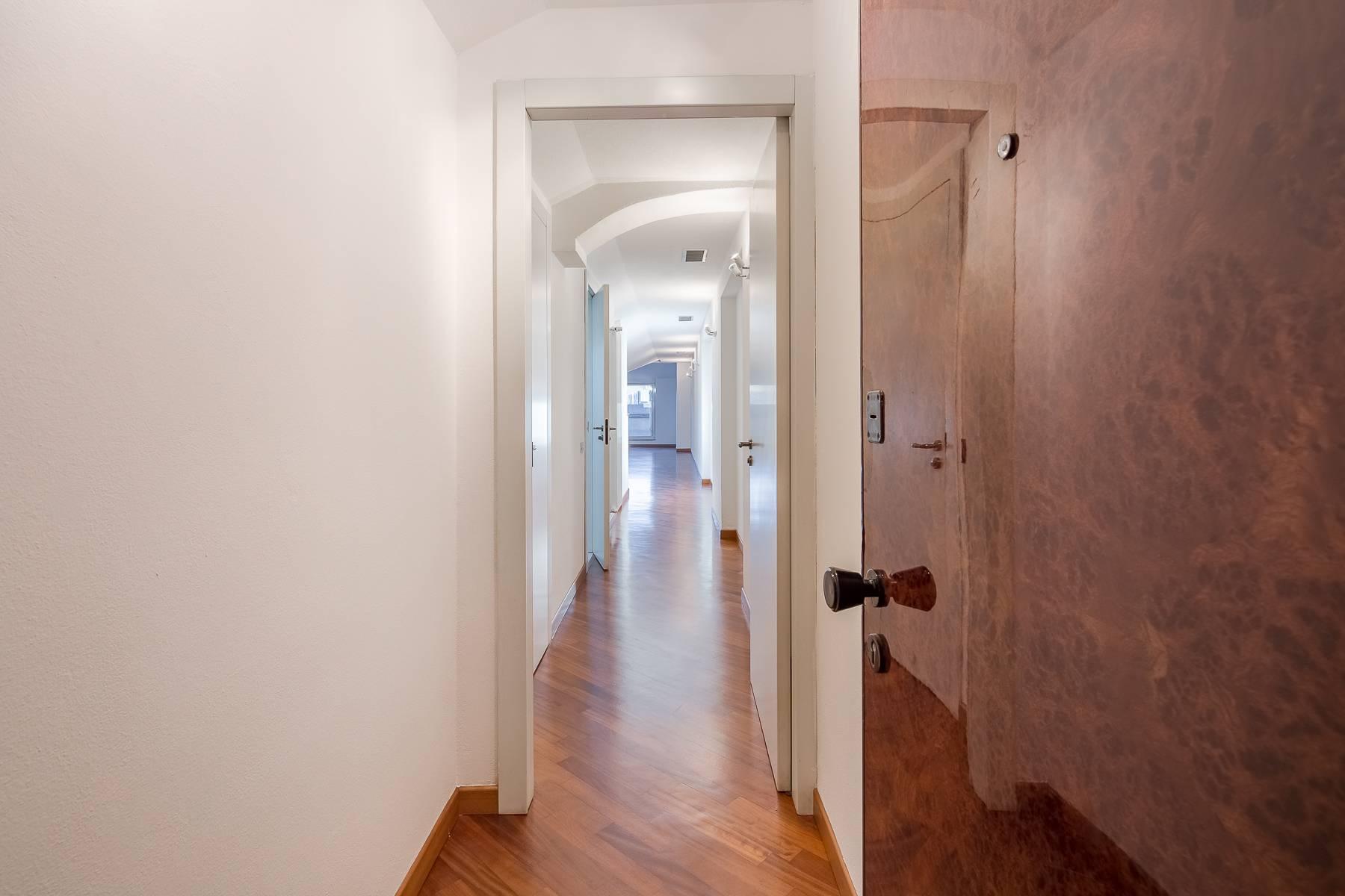 Penthouse with terrace in the Sant'Ambrogio area - 2