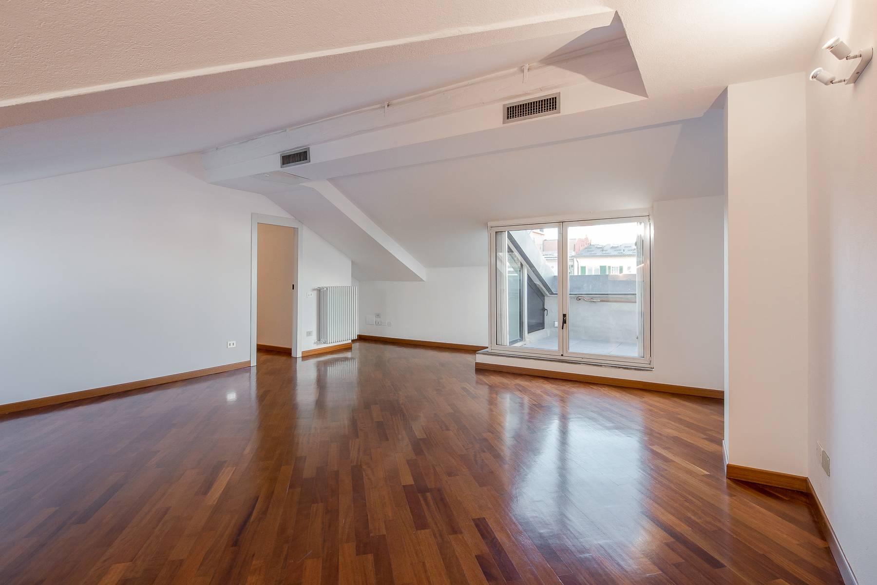 Penthouse with terrace in the Sant'Ambrogio area - 5