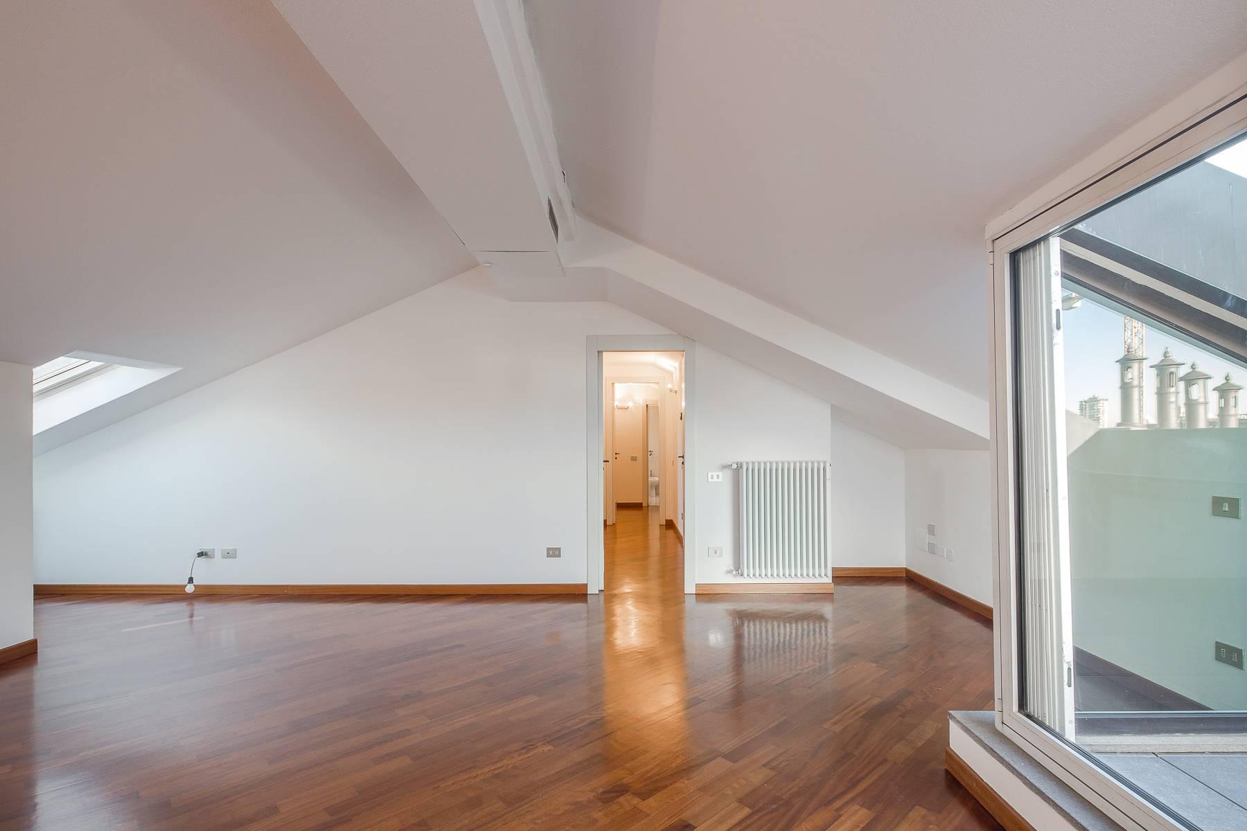 Penthouse with terrace in the Sant'Ambrogio area - 4