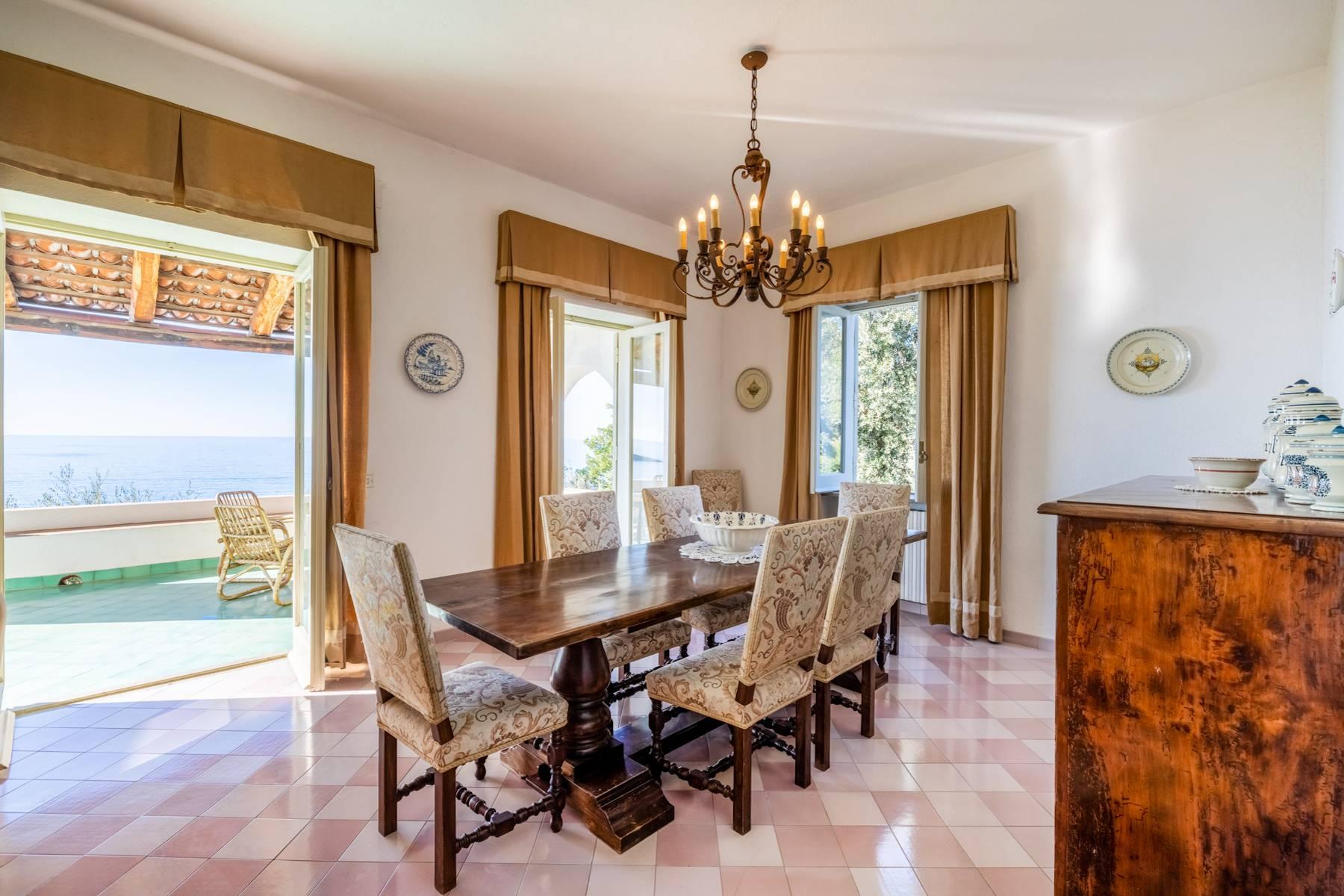 Villa pieds dans l'eau with garden and private access to the sea - 2