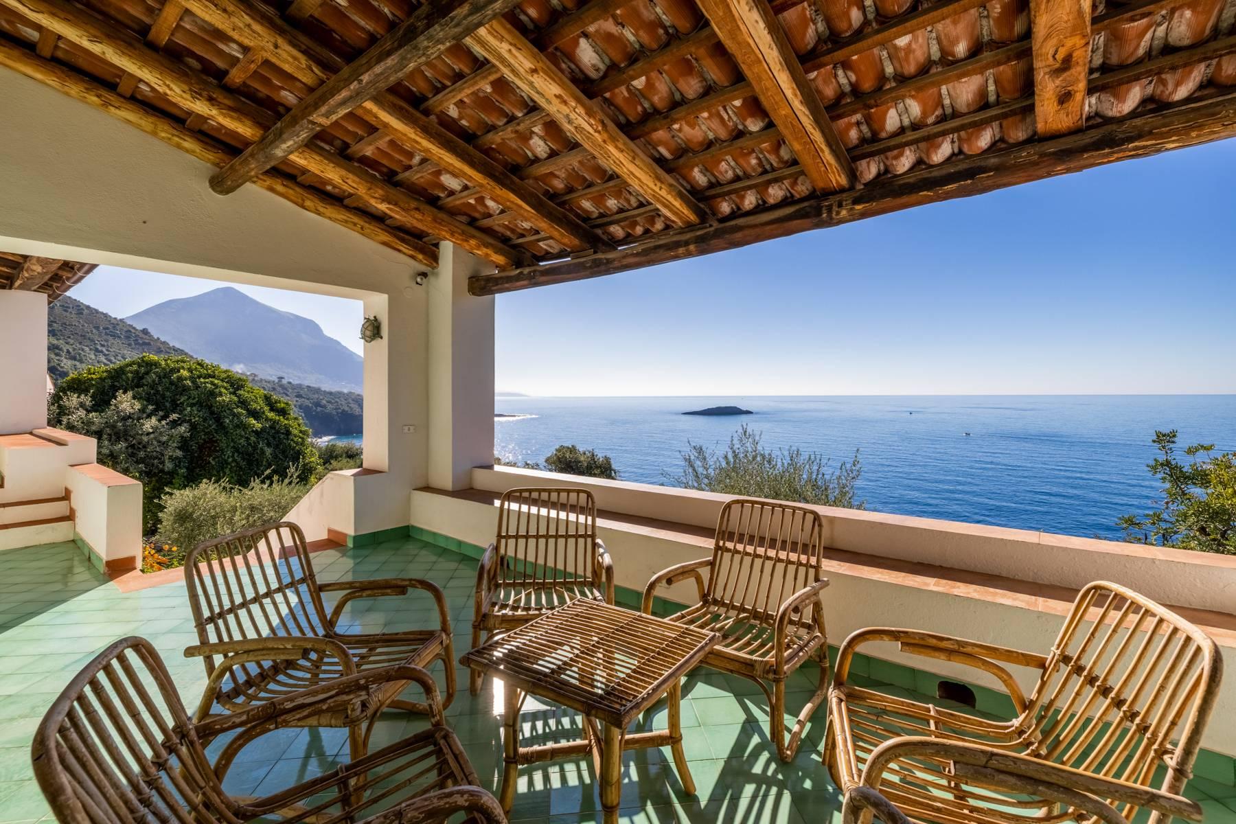 Villa pieds dans l'eau with garden and private access to the sea - 1
