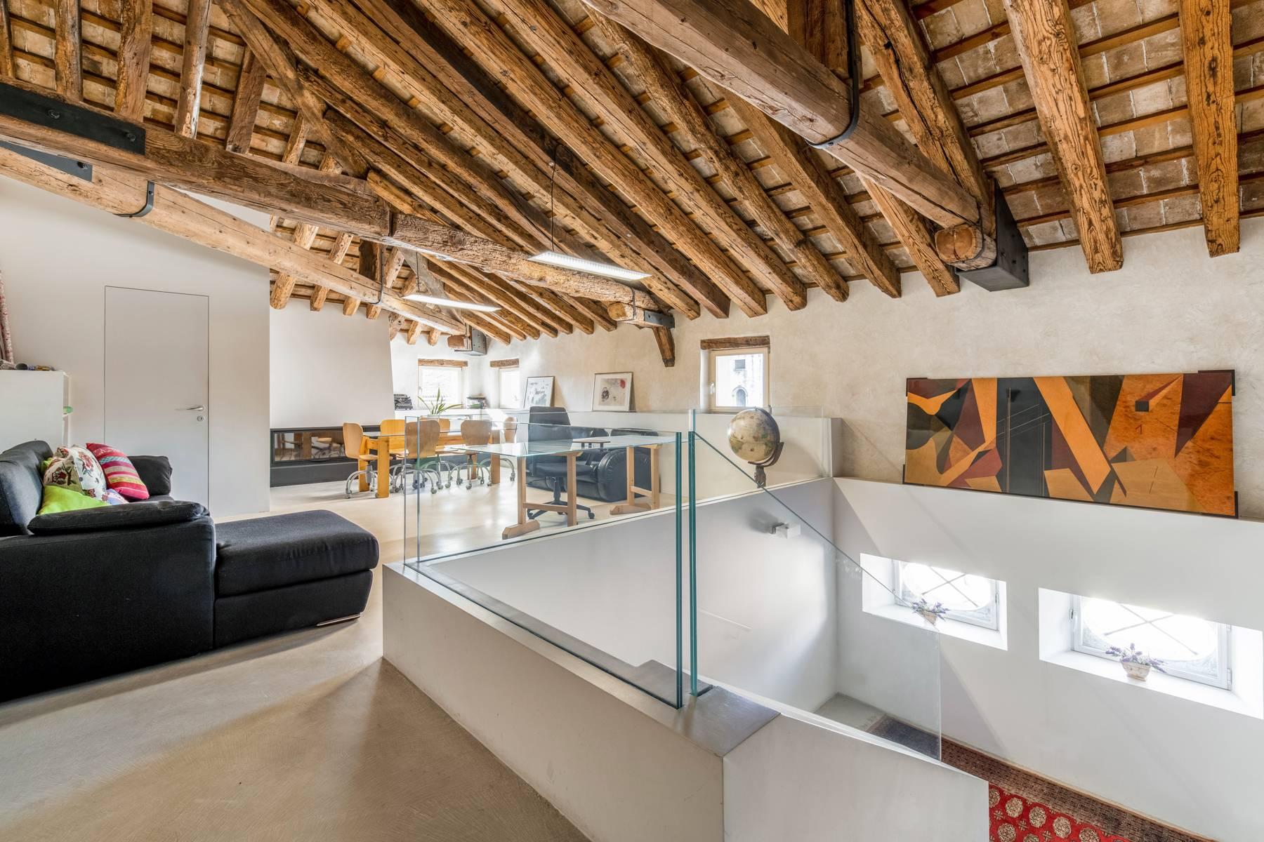 Luxurious penthouse on a 17th century Venetian Villa completely renovated - 9