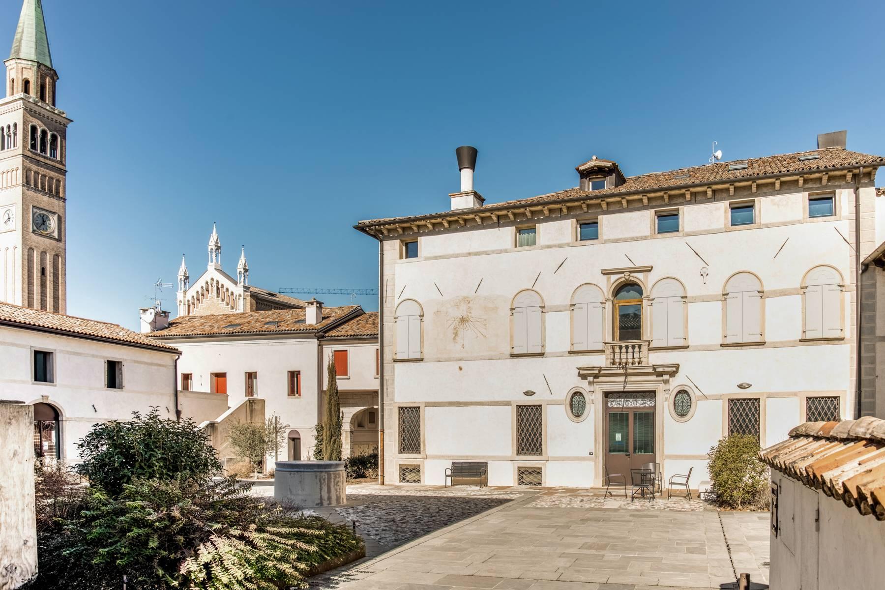 Luxurious penthouse on a 17th century Venetian Villa completely renovated - 25
