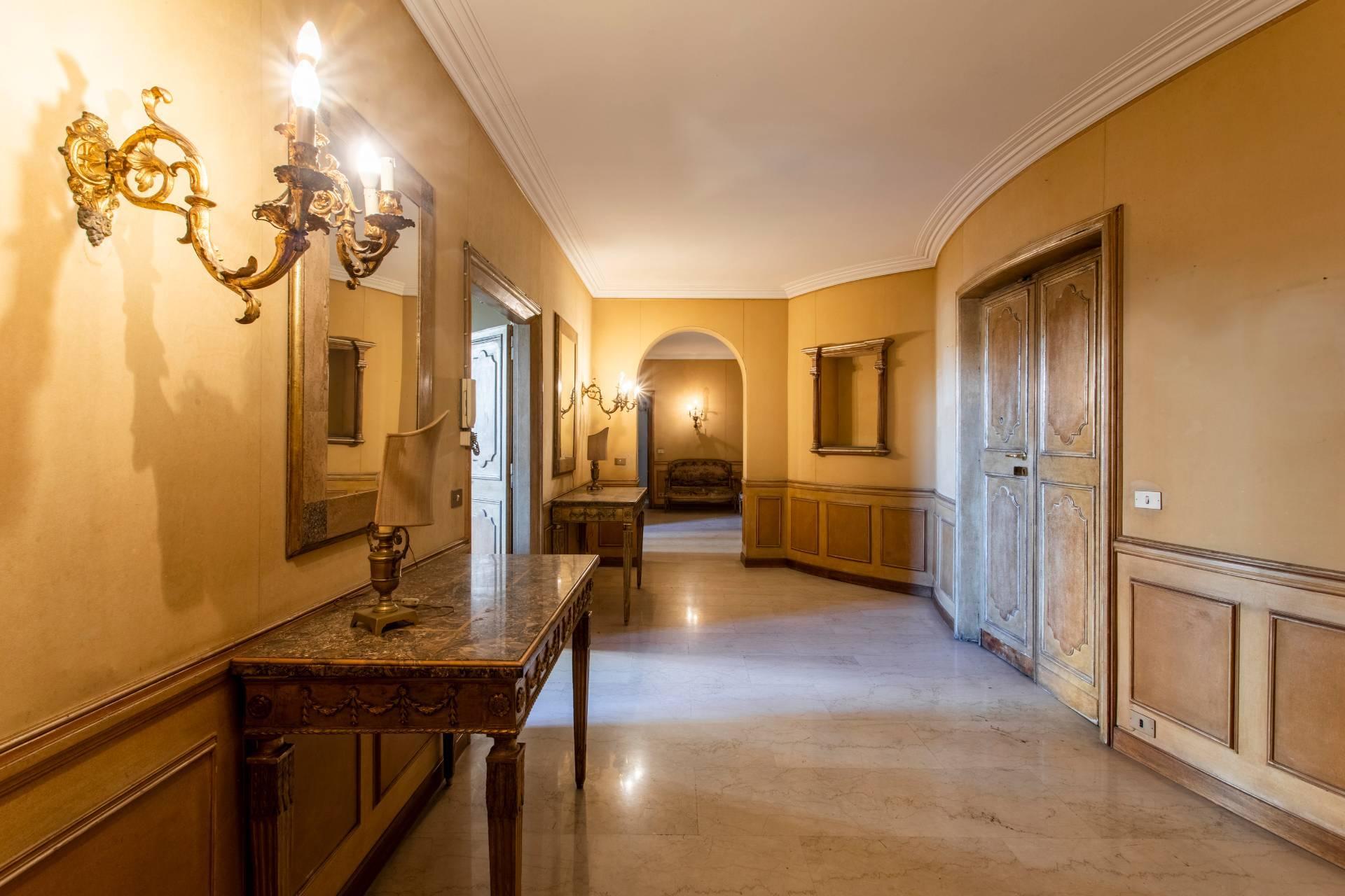 Panoramic and large apartment, a stone's throw from Piazza del Popolo - 10