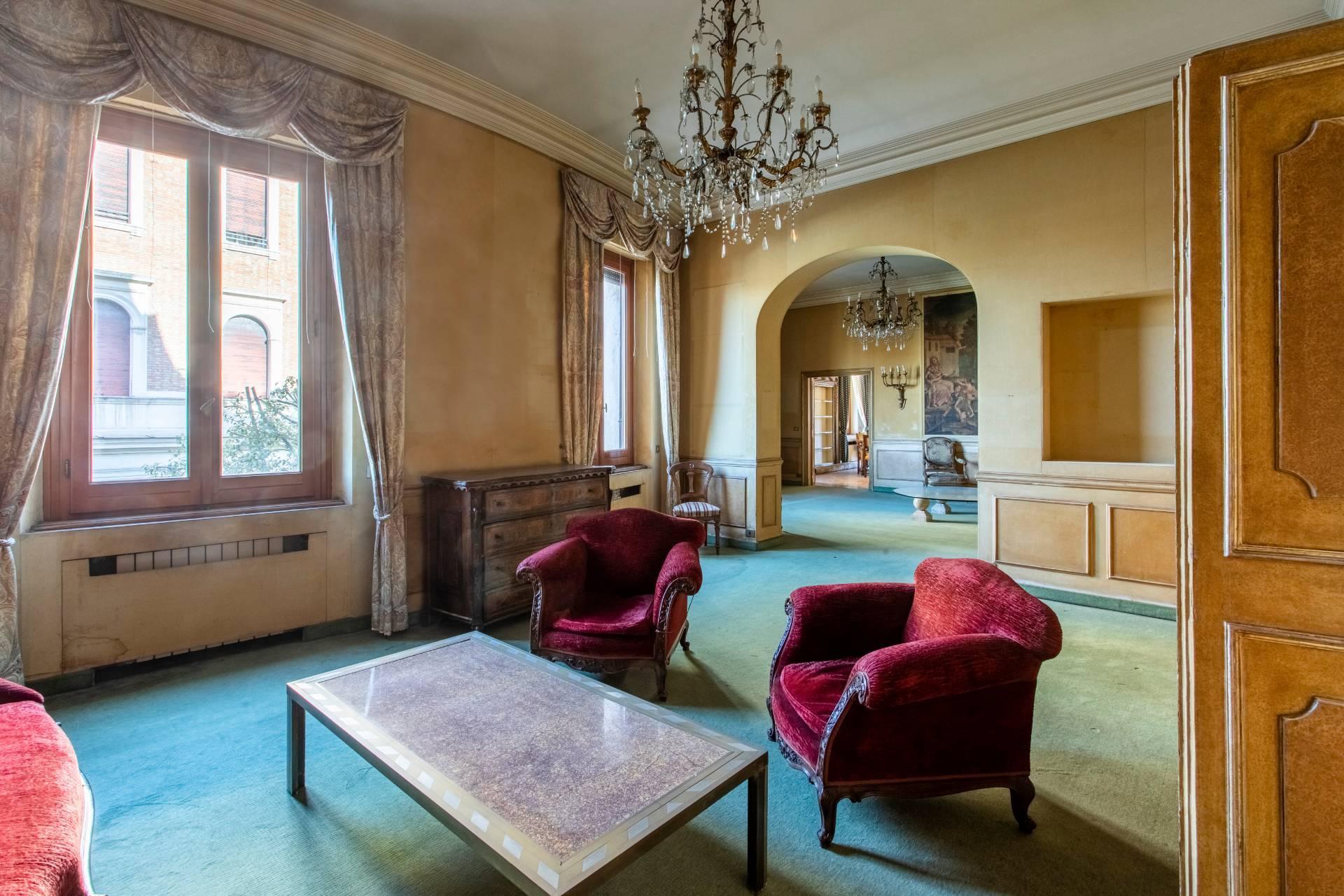 Panoramic and large apartment, a stone's throw from Piazza del Popolo - 6